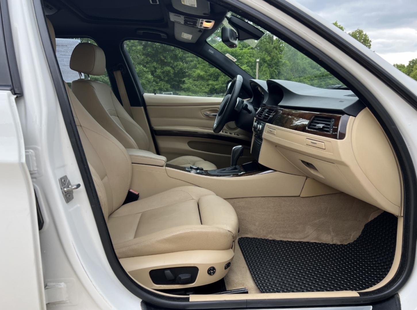 2010 WHITE /Tan Leather BMW 3-Series 328i (WBAPH7C53AE) with an 3.0L 6 Cyl. engine, Automatic transmission, located at 506 S. Kingshighway, Cape Girardeau, MO, 63703, (573) 235-5000, 37.294994, -89.556206 - 2010 BMW 3 Series 328i Only 95xxx miles Rear Wheel Drive 3.0L I6 Automatic Leather Navigation Power/Heated Seats Sunroof Cruise Power Windows/Locks/Mirrors We have financing available and we accept trades! Fill out a credit application on our website or come by today! If you have any que - Photo#17