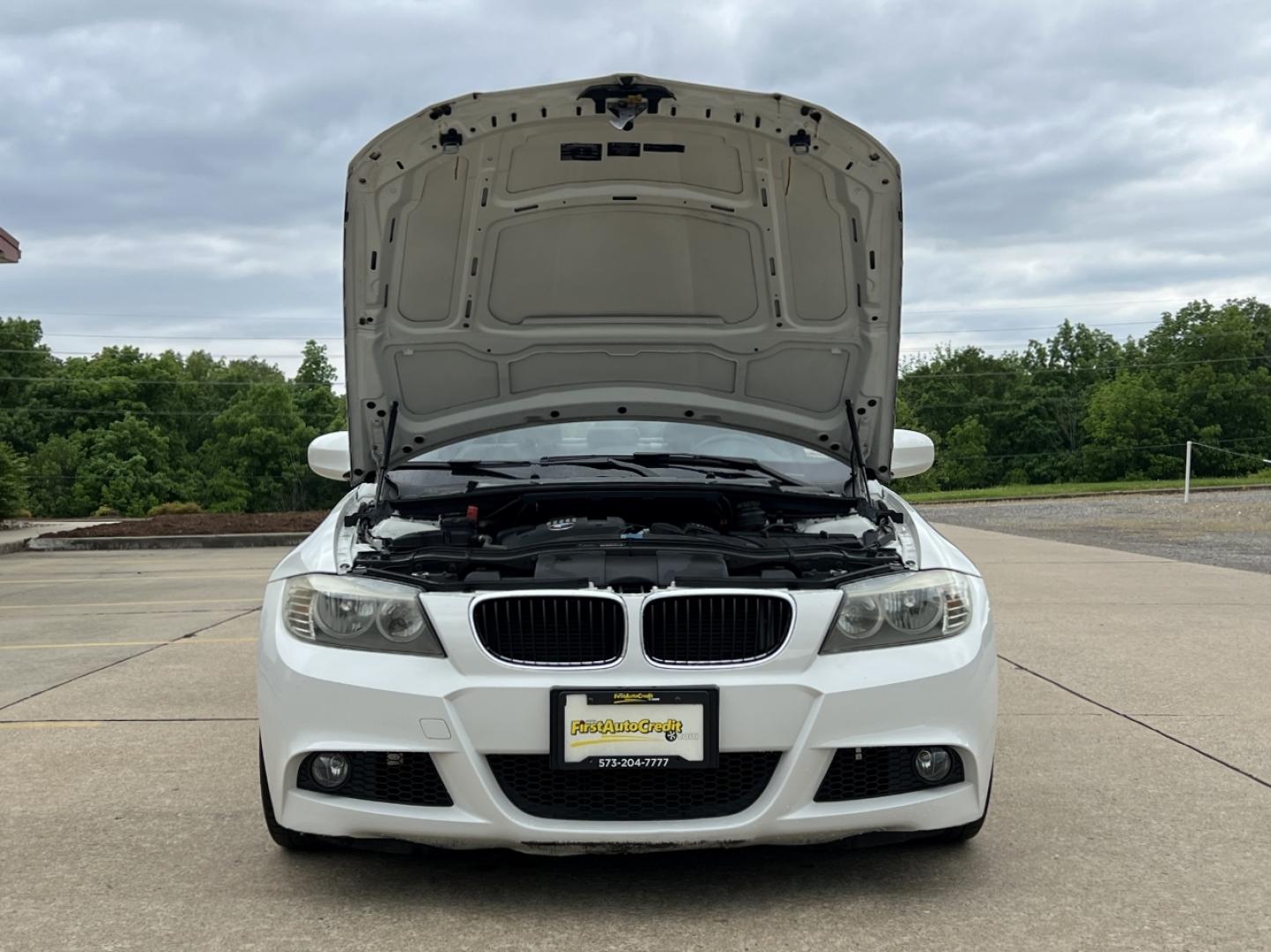 2010 WHITE /Tan Leather BMW 3-Series 328i (WBAPH7C53AE) with an 3.0L 6 Cyl. engine, Automatic transmission, located at 506 S. Kingshighway, Cape Girardeau, MO, 63703, (573) 235-5000, 37.294994, -89.556206 - 2010 BMW 3 Series 328i Only 95xxx miles Rear Wheel Drive 3.0L I6 Automatic Leather Navigation Power/Heated Seats Sunroof Cruise Power Windows/Locks/Mirrors We have financing available and we accept trades! Fill out a credit application on our website or come by today! If you have any que - Photo#29