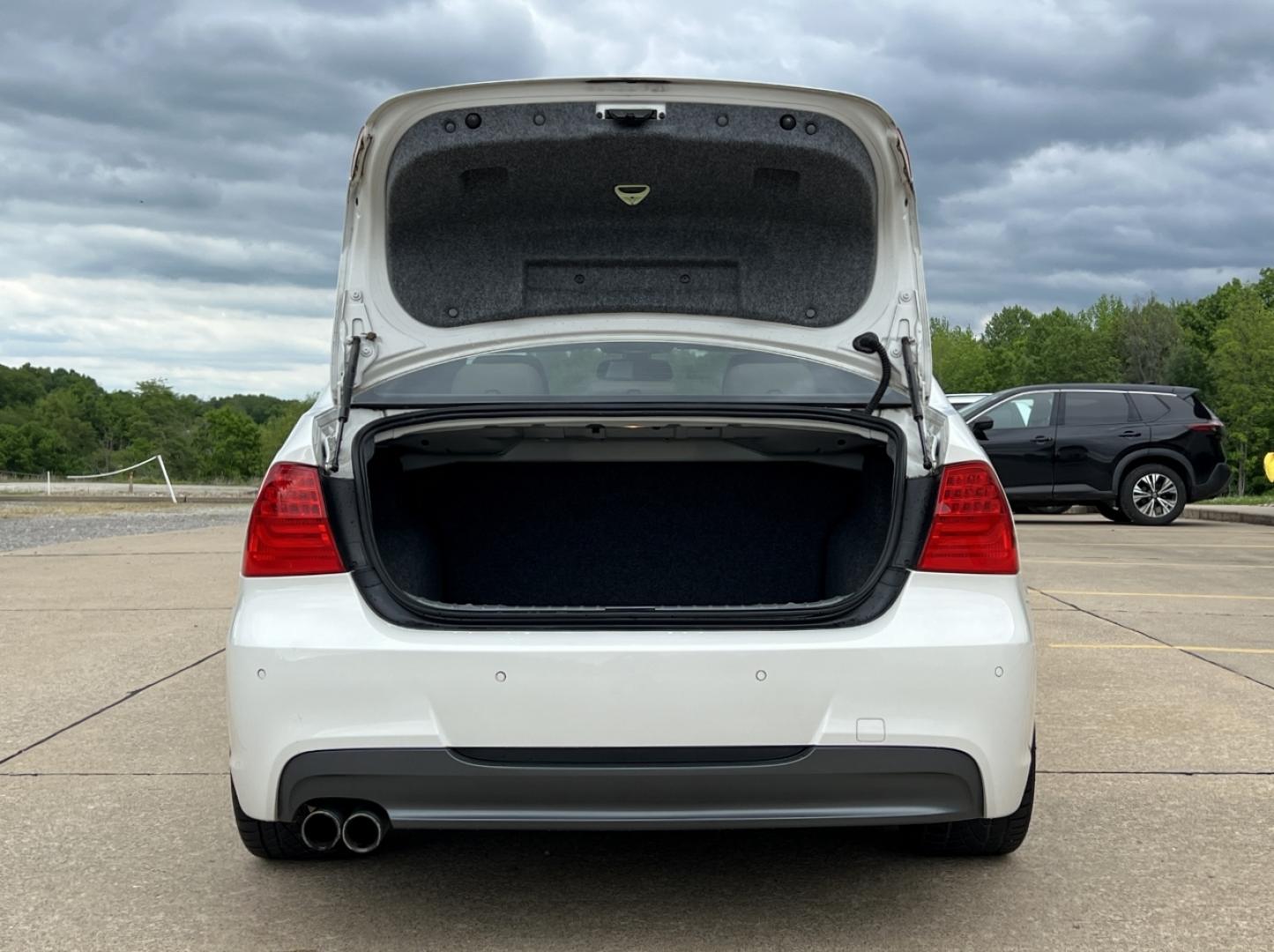 2010 WHITE /Tan Leather BMW 3-Series 328i (WBAPH7C53AE) with an 3.0L 6 Cyl. engine, Automatic transmission, located at 506 S. Kingshighway, Cape Girardeau, MO, 63703, (573) 235-5000, 37.294994, -89.556206 - 2010 BMW 3 Series 328i Only 95xxx miles Rear Wheel Drive 3.0L I6 Automatic Leather Navigation Power/Heated Seats Sunroof Cruise Power Windows/Locks/Mirrors We have financing available and we accept trades! Fill out a credit application on our website or come by today! If you have any que - Photo#19