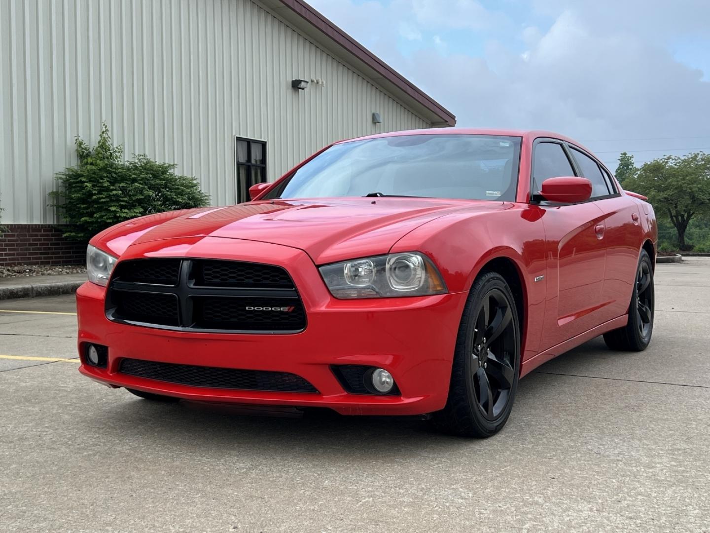 2014 RED /Black Cloth Dodge Charger R/T (2C3CDXCT8EH) with an 5.7L V8 engine, Automatic transmission, located at 506 S. Kingshighway, Cape Girardeau, MO, 63703, (573) 235-5000, 37.294994, -89.556206 - 2014 Dodge Charger R/T 156xxx miles Rear Wheel Drive 5.7L V8 Automatic Power Driver Seat Heated Seats Bluetooth Cruise Power Windows/Locks/Mirrors We have financing available and we accept trades! Fill out a credit application on our website or come by today! If you have any questions, gi - Photo#4