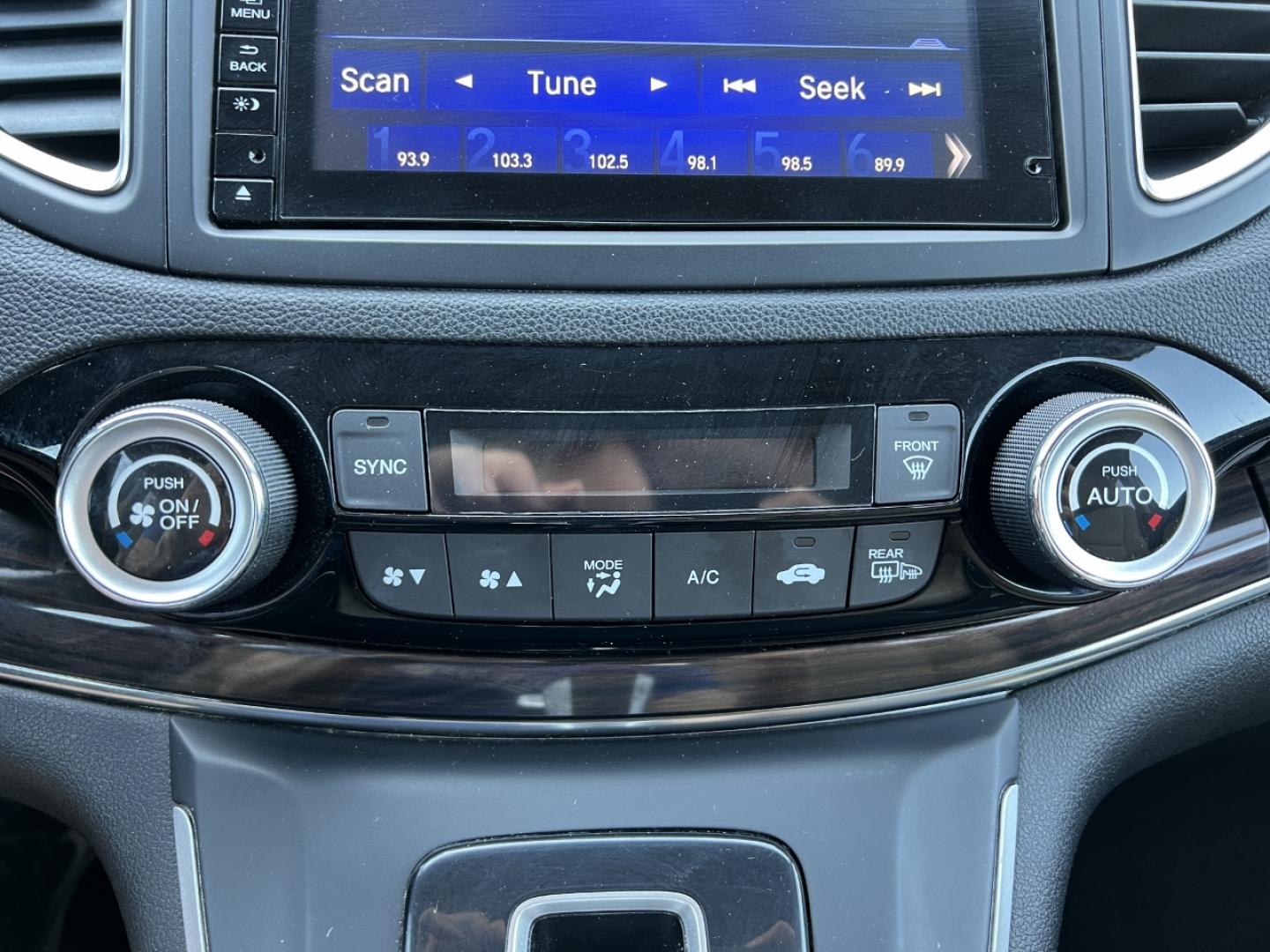 2015 BROWN /Tan Leather Honda CR-V EX-L 4WD (5J6RM4H74FL) with an 2.4L 4 Cyl. engine, Continuously Variable Transmission transmission, located at 2990 Old Orchard Rd., Jackson, MO, 63755, 37.354214, -89.612106 - 2015 Honda CR-V EX-L Local 1-Owner 186xxx miles All Wheel Drive 2.4L 4 Cyl. Automatic Leather Backup Camera Power Driver Seat Heated Seats Sunroof Cruise Power Windows/Locks/Mirrors We have financing available and we accept trades! Fill out a credit application on our website or come by - Photo#27