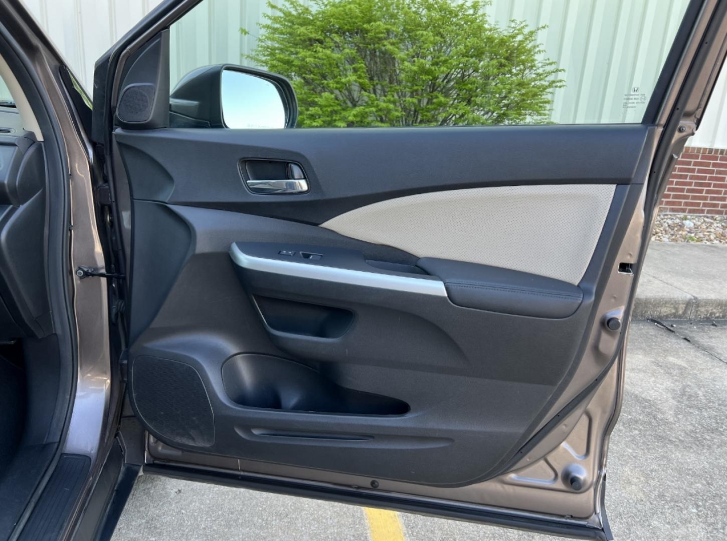 2015 BROWN /Tan Leather Honda CR-V EX-L 4WD (5J6RM4H74FL) with an 2.4L 4 Cyl. engine, Continuously Variable Transmission transmission, located at 2990 Old Orchard Rd., Jackson, MO, 63755, 37.354214, -89.612106 - 2015 Honda CR-V EX-L Local 1-Owner 186xxx miles All Wheel Drive 2.4L 4 Cyl. Automatic Leather Backup Camera Power Driver Seat Heated Seats Sunroof Cruise Power Windows/Locks/Mirrors We have financing available and we accept trades! Fill out a credit application on our website or come by - Photo#16