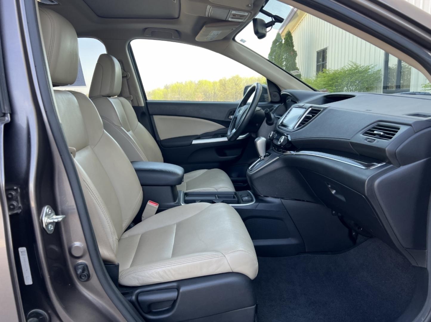2015 BROWN /Tan Leather Honda CR-V EX-L 4WD (5J6RM4H74FL) with an 2.4L 4 Cyl. engine, Continuously Variable Transmission transmission, located at 2990 Old Orchard Rd., Jackson, MO, 63755, 37.354214, -89.612106 - 2015 Honda CR-V EX-L Local 1-Owner 186xxx miles All Wheel Drive 2.4L 4 Cyl. Automatic Leather Backup Camera Power Driver Seat Heated Seats Sunroof Cruise Power Windows/Locks/Mirrors We have financing available and we accept trades! Fill out a credit application on our website or come by - Photo#17