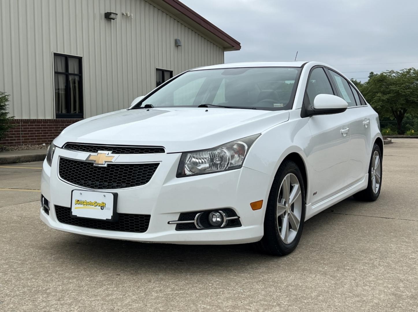 2014 WHITE /Black Leather Chevrolet Cruze LT (1G1PE5SB4E7) with an 1.4L 4 Cyl. TURBO engine, Automatic transmission, located at 506 S. Kingshighway, Cape Girardeau, MO, 63703, (573) 235-5000, 37.294994, -89.556206 - 2014 Chevrolet Cruze LT 185xxx miles Front Wheel Drive 1.4L 4 Cyl. Automatic Leather Power Driver Seat Heated Seats Sunroof Bluetooth Remote Start Cruise Power Windows/Locks/Mirrors We have financing available and we accept trades! Fill out a credit application on our website or come by - Photo#6