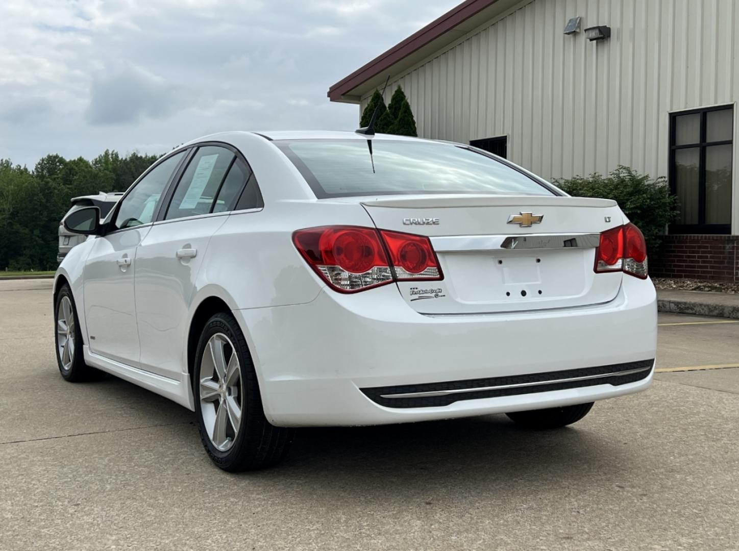 2014 WHITE /Black Leather Chevrolet Cruze LT (1G1PE5SB4E7) with an 1.4L 4 Cyl. TURBO engine, Automatic transmission, located at 506 S. Kingshighway, Cape Girardeau, MO, 63703, (573) 235-5000, 37.294994, -89.556206 - 2014 Chevrolet Cruze LT 185xxx miles Front Wheel Drive 1.4L 4 Cyl. Automatic Leather Power Driver Seat Heated Seats Sunroof Bluetooth Remote Start Cruise Power Windows/Locks/Mirrors We have financing available and we accept trades! Fill out a credit application on our website or come by - Photo#10