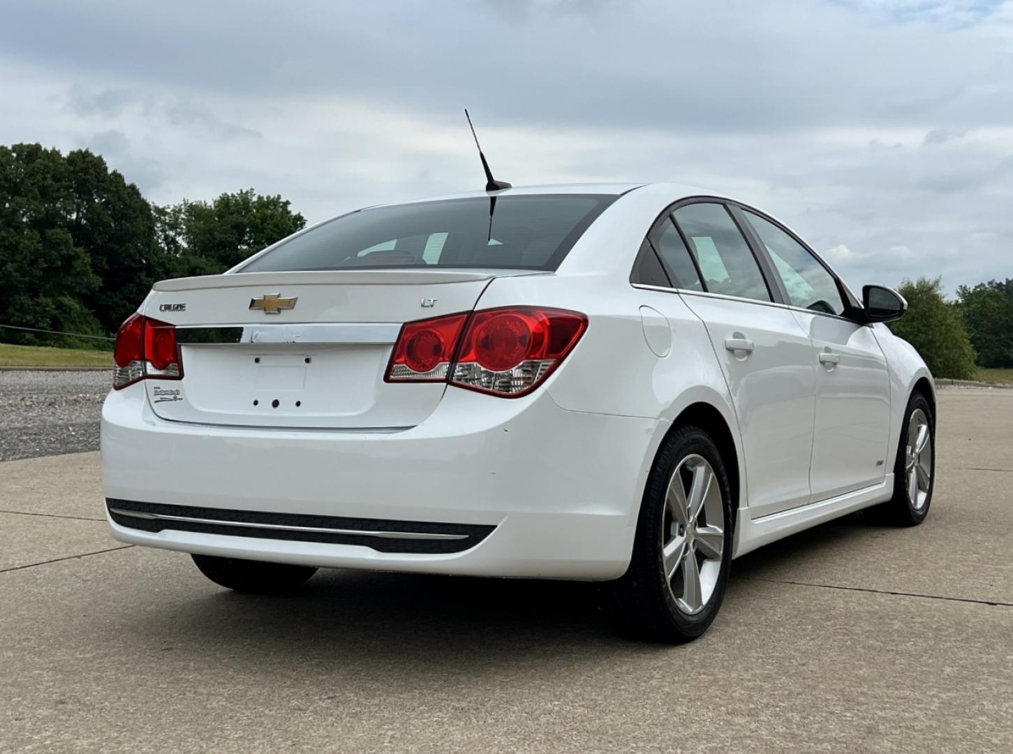 2014 WHITE /Black Leather Chevrolet Cruze LT (1G1PE5SB4E7) with an 1.4L 4 Cyl. TURBO engine, Automatic transmission, located at 506 S. Kingshighway, Cape Girardeau, MO, 63703, (573) 235-5000, 37.294994, -89.556206 - 2014 Chevrolet Cruze LT 185xxx miles Front Wheel Drive 1.4L 4 Cyl. Automatic Leather Power Driver Seat Heated Seats Sunroof Bluetooth Remote Start Cruise Power Windows/Locks/Mirrors We have financing available and we accept trades! Fill out a credit application on our website or come by - Photo#9