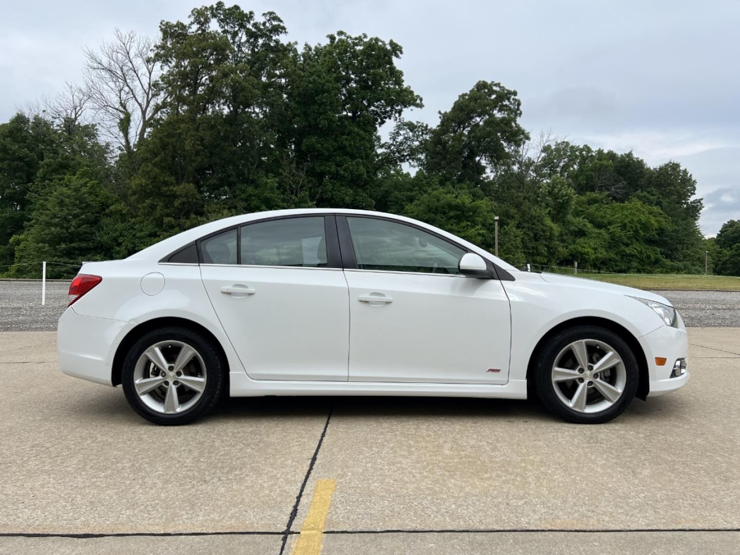 2014 WHITE /Black Leather Chevrolet Cruze LT (1G1PE5SB4E7) with an 1.4L 4 Cyl. TURBO engine, Automatic transmission, located at 506 S. Kingshighway, Cape Girardeau, MO, 63703, (573) 235-5000, 37.294994, -89.556206 - 2014 Chevrolet Cruze LT 185xxx miles Front Wheel Drive 1.4L 4 Cyl. Automatic Leather Power Driver Seat Heated Seats Sunroof Bluetooth Remote Start Cruise Power Windows/Locks/Mirrors We have financing available and we accept trades! Fill out a credit application on our website or come by - Photo#8