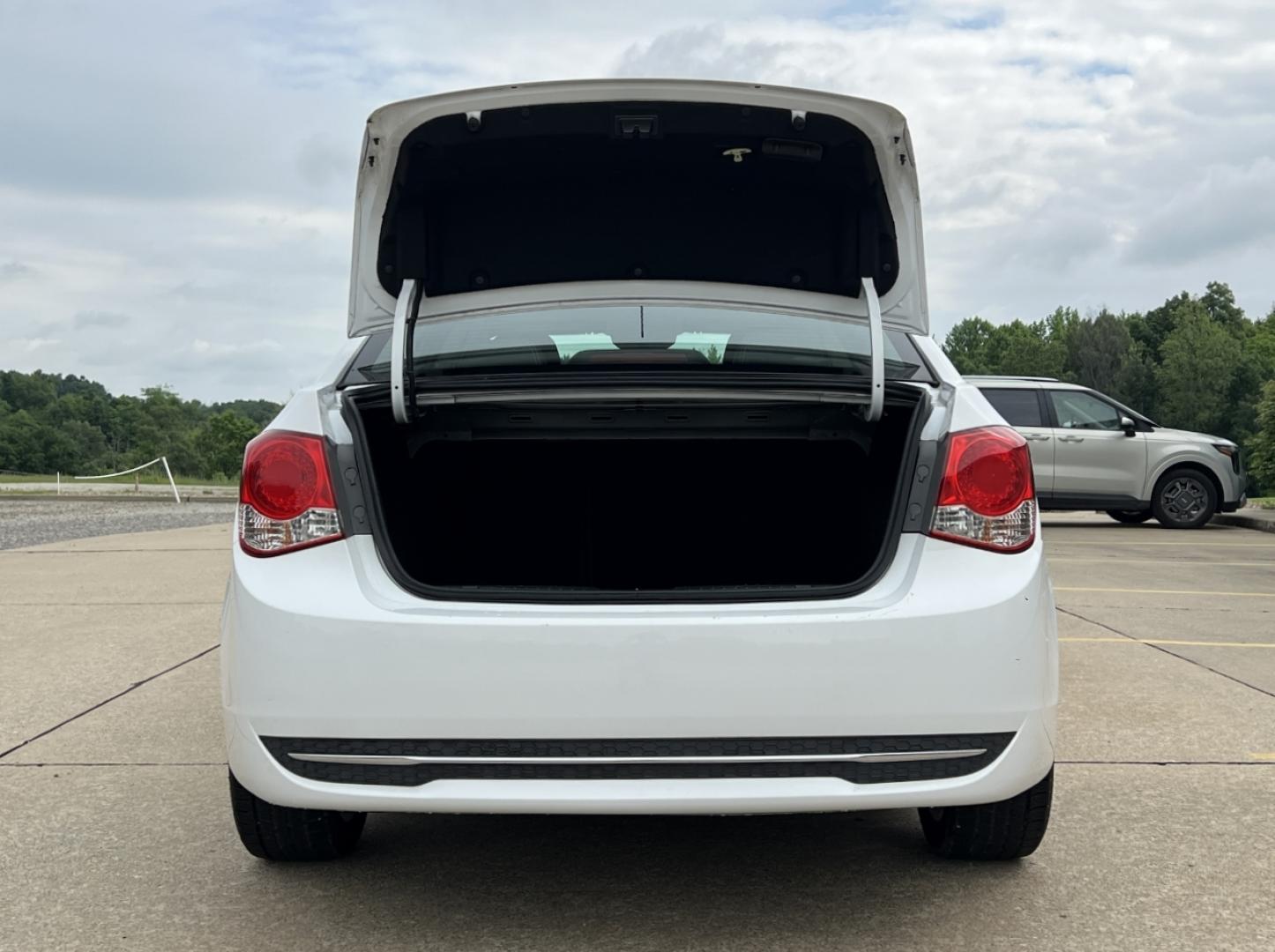 2014 WHITE /Black Leather Chevrolet Cruze LT (1G1PE5SB4E7) with an 1.4L 4 Cyl. TURBO engine, Automatic transmission, located at 506 S. Kingshighway, Cape Girardeau, MO, 63703, (573) 235-5000, 37.294994, -89.556206 - 2014 Chevrolet Cruze LT 185xxx miles Front Wheel Drive 1.4L 4 Cyl. Automatic Leather Power Driver Seat Heated Seats Sunroof Bluetooth Remote Start Cruise Power Windows/Locks/Mirrors We have financing available and we accept trades! Fill out a credit application on our website or come by - Photo#19