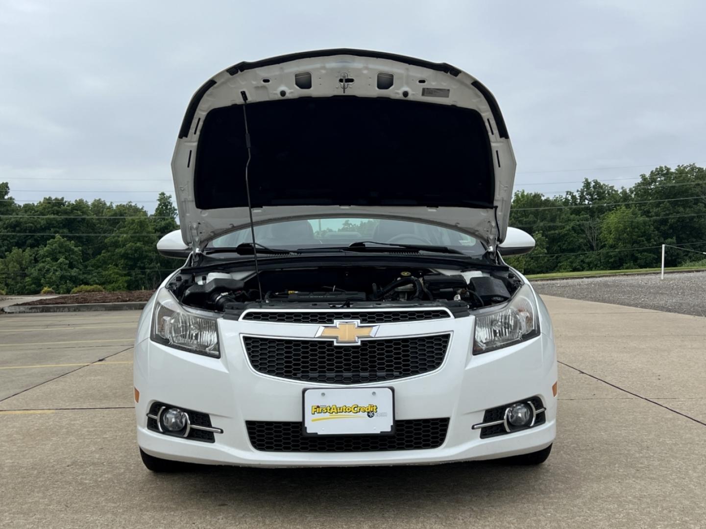 2014 WHITE /Black Leather Chevrolet Cruze LT (1G1PE5SB4E7) with an 1.4L 4 Cyl. TURBO engine, Automatic transmission, located at 506 S. Kingshighway, Cape Girardeau, MO, 63703, (573) 235-5000, 37.294994, -89.556206 - 2014 Chevrolet Cruze LT 185xxx miles Front Wheel Drive 1.4L 4 Cyl. Automatic Leather Power Driver Seat Heated Seats Sunroof Bluetooth Remote Start Cruise Power Windows/Locks/Mirrors We have financing available and we accept trades! Fill out a credit application on our website or come by - Photo#32