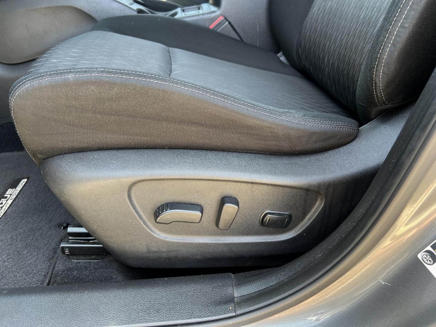2020 GRAY /Black Cloth Nissan Rogue SV 2WD (JN8AT2MTXLW) with an 2.5L 4 Cyl. engine, CVT transmission, located at 2990 Old Orchard Rd., Jackson, MO, 63755, 37.354214, -89.612106 - 2020 Nissan Rogue SV 76xxx miles Front Wheel Drive 2.5L 4 Cyl. Automatic Backup Camera Power Driver Seat Heated Seats Bluetooth Remote Start Cruise Power Windows/Locks/Mirrors We have financing available and we accept trades! Fill out a credit application on our website or come by today! - Photo#4