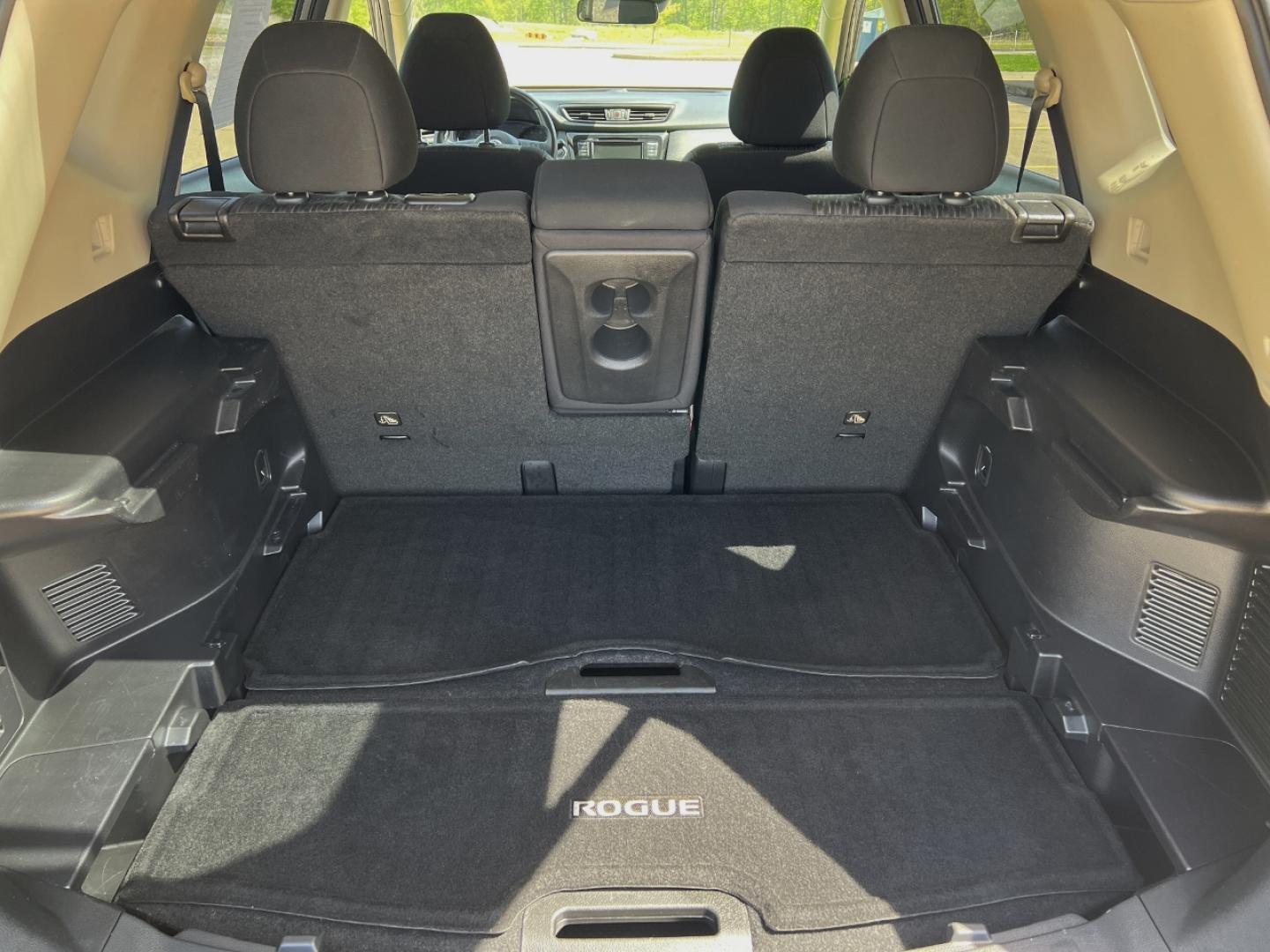 2020 GRAY /Black Cloth Nissan Rogue SV 2WD (JN8AT2MTXLW) with an 2.5L 4 Cyl. engine, CVT transmission, located at 2990 Old Orchard Rd., Jackson, MO, 63755, 37.354214, -89.612106 - 2020 Nissan Rogue SV 76xxx miles Front Wheel Drive 2.5L 4 Cyl. Automatic Backup Camera Power Driver Seat Heated Seats Bluetooth Remote Start Cruise Power Windows/Locks/Mirrors We have financing available and we accept trades! Fill out a credit application on our website or come by today! - Photo#20