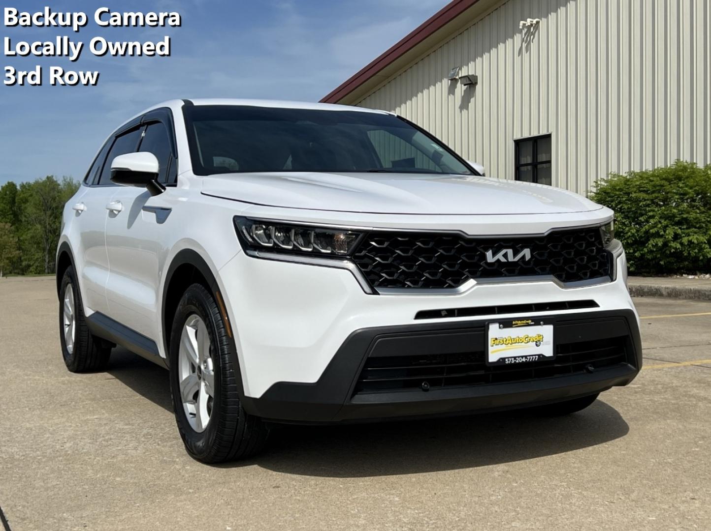 2022 WHITE /Black Cloth Kia Sorento LX 2WD (5XYRG4LCXNG) with an 2.4L 4 Cyl. engine, Automatic transmission, located at 2990 Old Orchard Rd., Jackson, MO, 63755, 37.354214, -89.612106 - 2022 Kia Sorento LX 64xxx miles Front Wheel Drive 2.5L 4 Cyl. Automatic 3rd Row Backup Camera Bluetooth Cruise Power Windows/Locks/Mirrors We have financing available and we accept trades! Fill out a credit application on our website or come by today! If you have any questions, give us a - Photo#0
