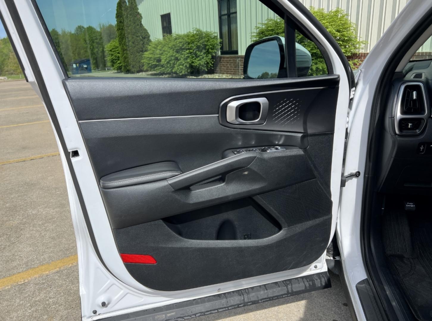 2022 WHITE /Black Cloth Kia Sorento LX 2WD (5XYRG4LCXNG) with an 2.4L 4 Cyl. engine, Automatic transmission, located at 2990 Old Orchard Rd., Jackson, MO, 63755, 37.354214, -89.612106 - 2022 Kia Sorento LX 64xxx miles Front Wheel Drive 2.5L 4 Cyl. Automatic 3rd Row Backup Camera Bluetooth Cruise Power Windows/Locks/Mirrors We have financing available and we accept trades! Fill out a credit application on our website or come by today! If you have any questions, give us a - Photo#10
