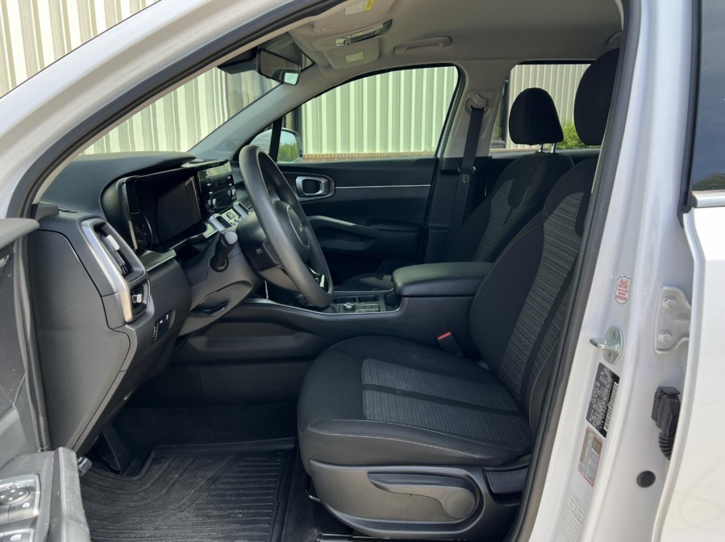 2022 WHITE /Black Cloth Kia Sorento LX 2WD (5XYRG4LCXNG) with an 2.4L 4 Cyl. engine, Automatic transmission, located at 2990 Old Orchard Rd., Jackson, MO, 63755, 37.354214, -89.612106 - 2022 Kia Sorento LX 64xxx miles Front Wheel Drive 2.5L 4 Cyl. Automatic 3rd Row Backup Camera Bluetooth Cruise Power Windows/Locks/Mirrors We have financing available and we accept trades! Fill out a credit application on our website or come by today! If you have any questions, give us a - Photo#11