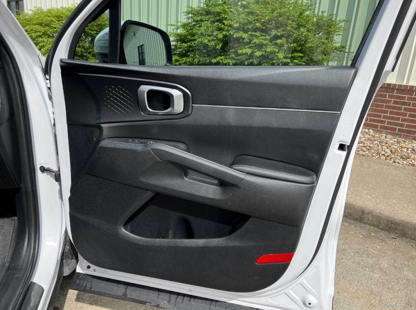 2022 WHITE /Black Cloth Kia Sorento LX 2WD (5XYRG4LCXNG) with an 2.4L 4 Cyl. engine, Automatic transmission, located at 2990 Old Orchard Rd., Jackson, MO, 63755, 37.354214, -89.612106 - 2022 Kia Sorento LX 64xxx miles Front Wheel Drive 2.5L 4 Cyl. Automatic 3rd Row Backup Camera Bluetooth Cruise Power Windows/Locks/Mirrors We have financing available and we accept trades! Fill out a credit application on our website or come by today! If you have any questions, give us a - Photo#12