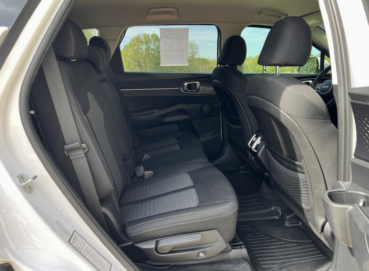 2022 WHITE /Black Cloth Kia Sorento LX 2WD (5XYRG4LCXNG) with an 2.4L 4 Cyl. engine, Automatic transmission, located at 2990 Old Orchard Rd., Jackson, MO, 63755, 37.354214, -89.612106 - 2022 Kia Sorento LX 64xxx miles Front Wheel Drive 2.5L 4 Cyl. Automatic 3rd Row Backup Camera Bluetooth Cruise Power Windows/Locks/Mirrors We have financing available and we accept trades! Fill out a credit application on our website or come by today! If you have any questions, give us a - Photo#15