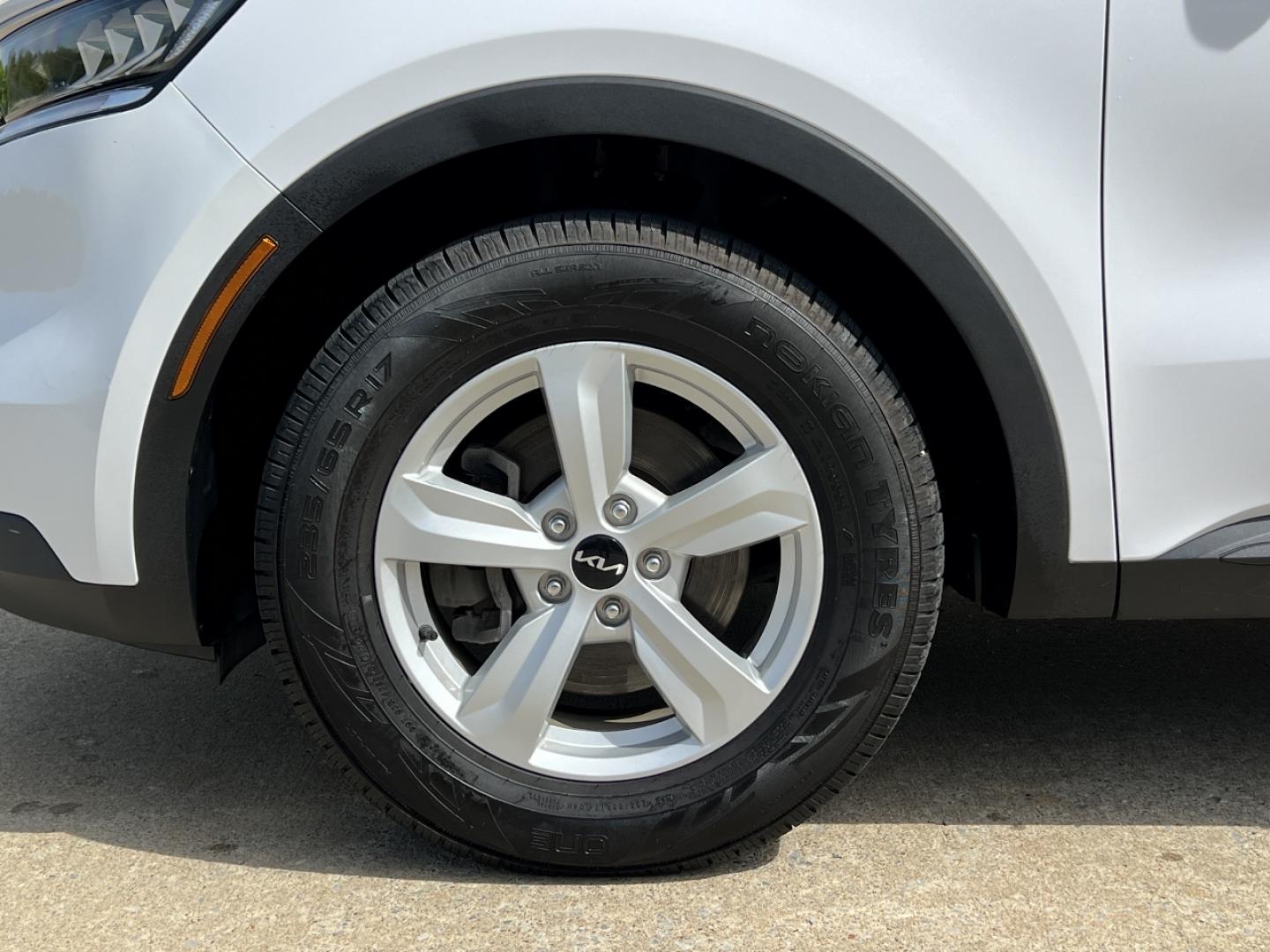 2022 WHITE /Black Cloth Kia Sorento LX 2WD (5XYRG4LCXNG) with an 2.4L 4 Cyl. engine, Automatic transmission, located at 2990 Old Orchard Rd., Jackson, MO, 63755, 37.354214, -89.612106 - 2022 Kia Sorento LX 64xxx miles Front Wheel Drive 2.5L 4 Cyl. Automatic 3rd Row Backup Camera Bluetooth Cruise Power Windows/Locks/Mirrors We have financing available and we accept trades! Fill out a credit application on our website or come by today! If you have any questions, give us a - Photo#30