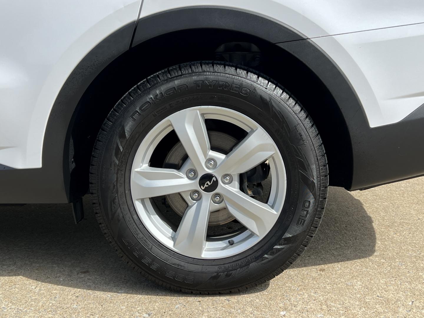 2022 WHITE /Black Cloth Kia Sorento LX 2WD (5XYRG4LCXNG) with an 2.4L 4 Cyl. engine, Automatic transmission, located at 2990 Old Orchard Rd., Jackson, MO, 63755, 37.354214, -89.612106 - 2022 Kia Sorento LX 64xxx miles Front Wheel Drive 2.5L 4 Cyl. Automatic 3rd Row Backup Camera Bluetooth Cruise Power Windows/Locks/Mirrors We have financing available and we accept trades! Fill out a credit application on our website or come by today! If you have any questions, give us a - Photo#32