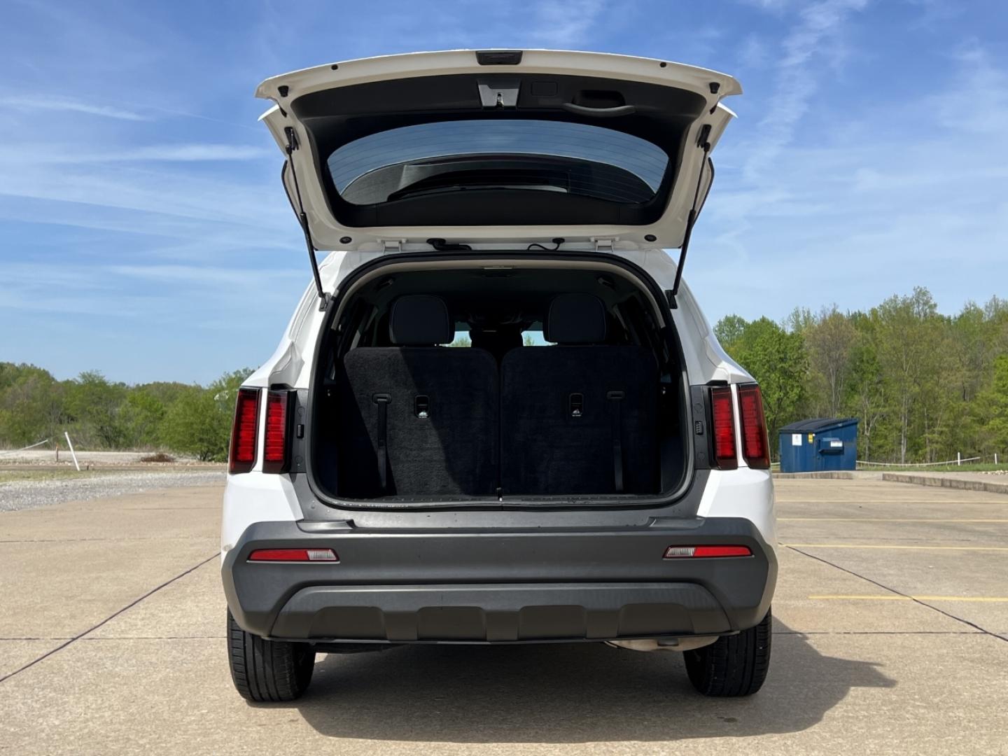 2022 WHITE /Black Cloth Kia Sorento LX 2WD (5XYRG4LCXNG) with an 2.4L 4 Cyl. engine, Automatic transmission, located at 2990 Old Orchard Rd., Jackson, MO, 63755, 37.354214, -89.612106 - 2022 Kia Sorento LX 64xxx miles Front Wheel Drive 2.5L 4 Cyl. Automatic 3rd Row Backup Camera Bluetooth Cruise Power Windows/Locks/Mirrors We have financing available and we accept trades! Fill out a credit application on our website or come by today! If you have any questions, give us a - Photo#17