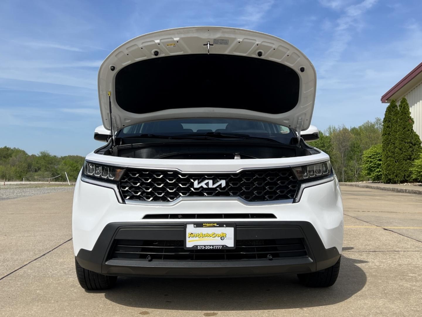 2022 WHITE /Black Cloth Kia Sorento LX 2WD (5XYRG4LCXNG) with an 2.4L 4 Cyl. engine, Automatic transmission, located at 2990 Old Orchard Rd., Jackson, MO, 63755, 37.354214, -89.612106 - 2022 Kia Sorento LX 64xxx miles Front Wheel Drive 2.5L 4 Cyl. Automatic 3rd Row Backup Camera Bluetooth Cruise Power Windows/Locks/Mirrors We have financing available and we accept trades! Fill out a credit application on our website or come by today! If you have any questions, give us a - Photo#28