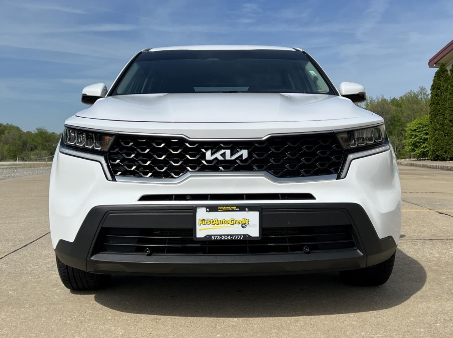 2022 WHITE /Black Cloth Kia Sorento LX 2WD (5XYRG4LCXNG) with an 2.4L 4 Cyl. engine, Automatic transmission, located at 2990 Old Orchard Rd., Jackson, MO, 63755, 37.354214, -89.612106 - 2022 Kia Sorento LX 64xxx miles Front Wheel Drive 2.5L 4 Cyl. Automatic 3rd Row Backup Camera Bluetooth Cruise Power Windows/Locks/Mirrors We have financing available and we accept trades! Fill out a credit application on our website or come by today! If you have any questions, give us a - Photo#9