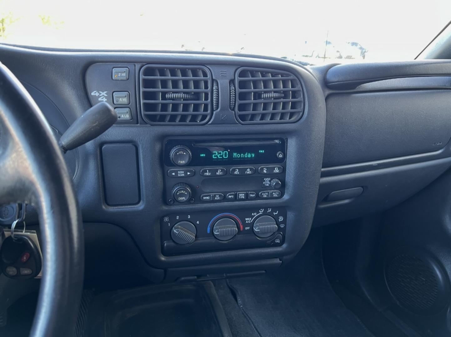 2004 TAN /Black Cloth Chevrolet S-10 Crew Cab 4WD LS (1GCDT13X14K) with an 4.3L V6 engine, Automatic transmission, located at 2990 Old Orchard Rd., Jackson, MO, 63755, 37.354214, -89.612106 - We have financing available and we accept trades! Fill out a credit application on our website or come by today! If you have any questions, give us a call at (573) 204-7777 or visit our website at firstautocredit.com. - Photo#3