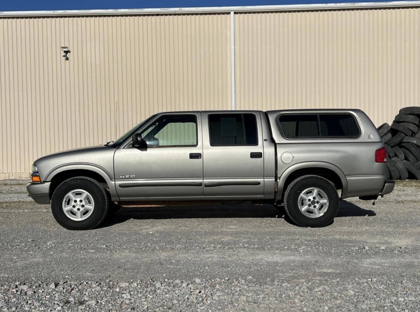 2004 TAN /Black Cloth Chevrolet S-10 Crew Cab 4WD LS (1GCDT13X14K) with an 4.3L V6 engine, Automatic transmission, located at 2990 Old Orchard Rd., Jackson, MO, 63755, 37.354214, -89.612106 - We have financing available and we accept trades! Fill out a credit application on our website or come by today! If you have any questions, give us a call at (573) 204-7777 or visit our website at firstautocredit.com. - Photo#6