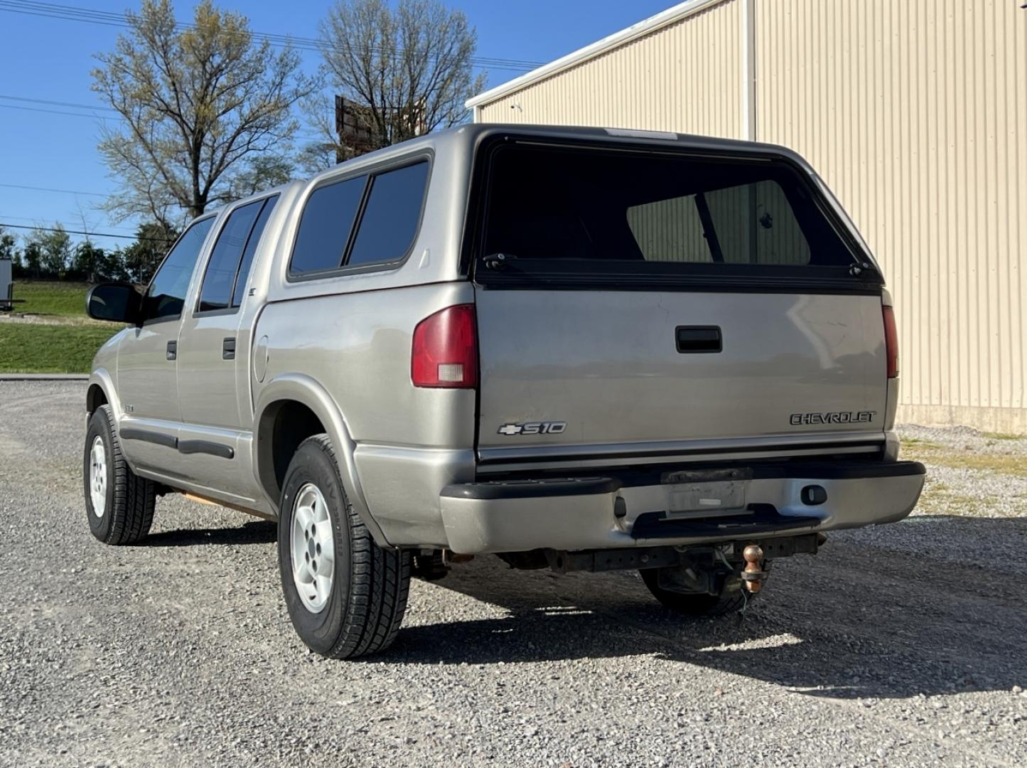 2004 TAN /Black Cloth Chevrolet S-10 Crew Cab 4WD LS (1GCDT13X14K) with an 4.3L V6 engine, Automatic transmission, located at 2990 Old Orchard Rd., Jackson, MO, 63755, 37.354214, -89.612106 - We have financing available and we accept trades! Fill out a credit application on our website or come by today! If you have any questions, give us a call at (573) 204-7777 or visit our website at firstautocredit.com. - Photo#7