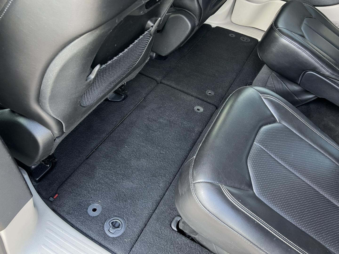 2023 BLACK /Black Leather Chrysler Pacifica Touring-L (2C4RC1BGXPR) with an 3.6L V6 engine, Automatic transmission, located at 506 S. Kingshighway, Cape Girardeau, MO, 63703, (573) 235-5000, 37.294994, -89.556206 - 2023 Chrysler Pacifica Touring L 1-Owner 88xxx miles Front Wheel Drive 3.6L V6 Automatic Leather 3rd Row Backup Camera Heated Seats Heated Steering Wheel Power Driver Seat Bluetooth Remote Start Cruise Power Windows/Locks/Mirrors We have financing available and we accept trades! Fill - Photo#5