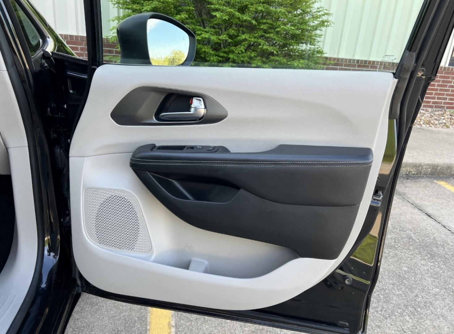 2023 BLACK /Black Leather Chrysler Pacifica Touring-L (2C4RC1BGXPR) with an 3.6L V6 engine, Automatic transmission, located at 506 S. Kingshighway, Cape Girardeau, MO, 63703, (573) 235-5000, 37.294994, -89.556206 - 2023 Chrysler Pacifica Touring L 1-Owner 88xxx miles Front Wheel Drive 3.6L V6 Automatic Leather 3rd Row Backup Camera Heated Seats Heated Steering Wheel Power Driver Seat Bluetooth Remote Start Cruise Power Windows/Locks/Mirrors We have financing available and we accept trades! Fill - Photo#16