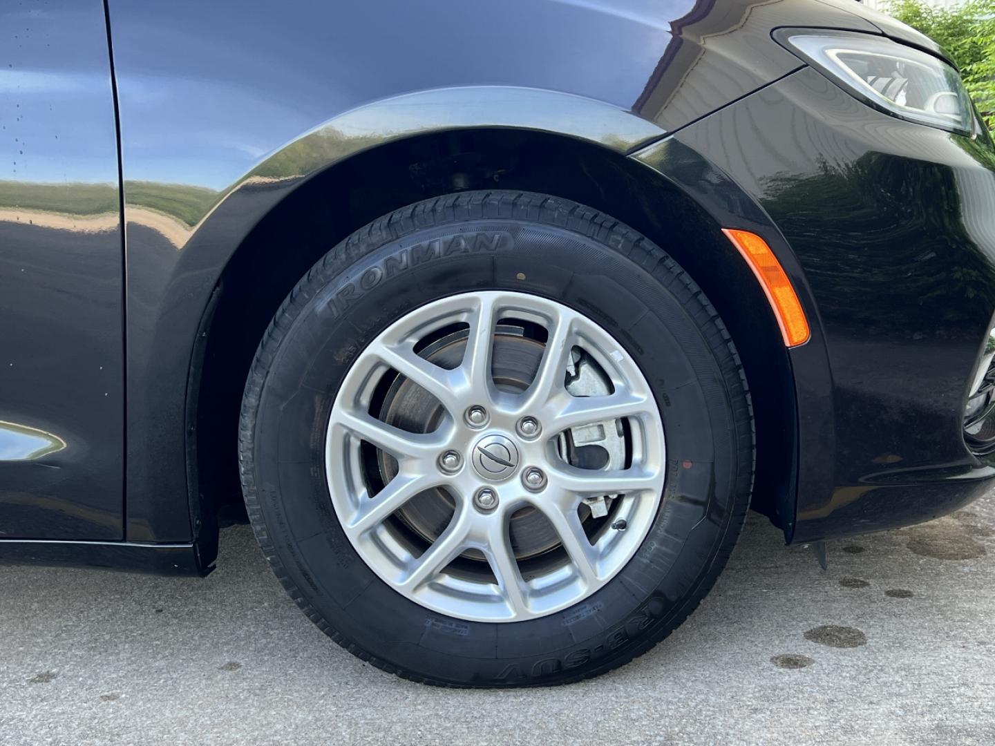 2023 BLACK /Black Leather Chrysler Pacifica Touring-L (2C4RC1BGXPR) with an 3.6L V6 engine, Automatic transmission, located at 506 S. Kingshighway, Cape Girardeau, MO, 63703, (573) 235-5000, 37.294994, -89.556206 - 2023 Chrysler Pacifica Touring L 1-Owner 88xxx miles Front Wheel Drive 3.6L V6 Automatic Leather 3rd Row Backup Camera Heated Seats Heated Steering Wheel Power Driver Seat Bluetooth Remote Start Cruise Power Windows/Locks/Mirrors We have financing available and we accept trades! Fill - Photo#45