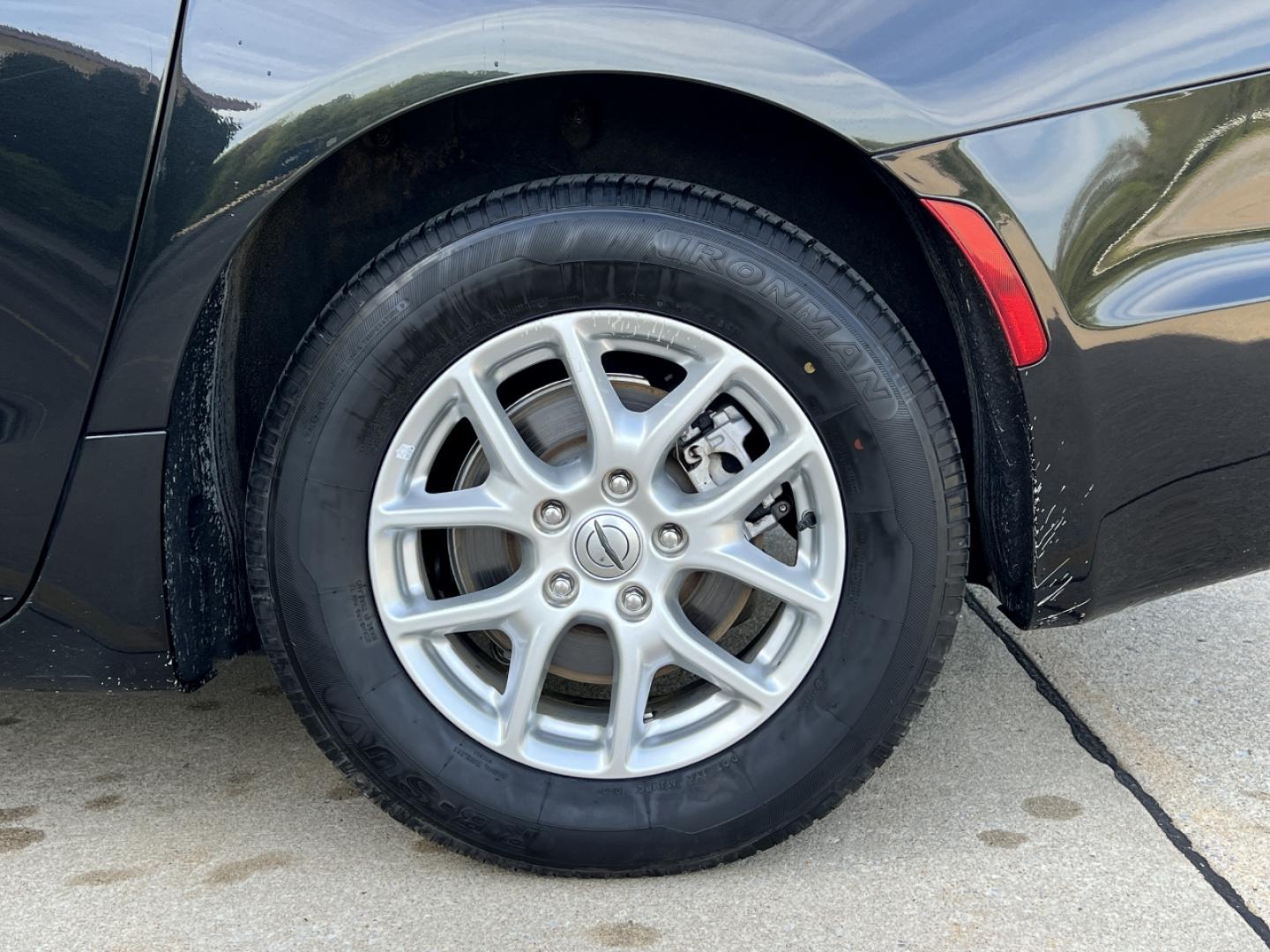 2023 BLACK /Black Leather Chrysler Pacifica Touring-L (2C4RC1BGXPR) with an 3.6L V6 engine, Automatic transmission, located at 506 S. Kingshighway, Cape Girardeau, MO, 63703, (573) 235-5000, 37.294994, -89.556206 - 2023 Chrysler Pacifica Touring L 1-Owner 88xxx miles Front Wheel Drive 3.6L V6 Automatic Leather 3rd Row Backup Camera Heated Seats Heated Steering Wheel Power Driver Seat Bluetooth Remote Start Cruise Power Windows/Locks/Mirrors We have financing available and we accept trades! Fill - Photo#43