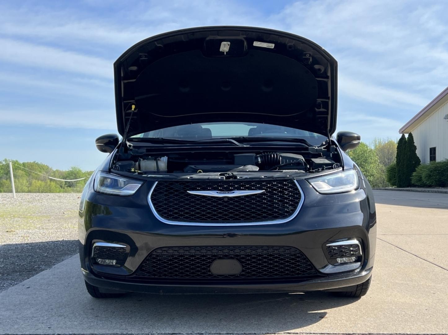 2023 BLACK /Black Leather Chrysler Pacifica Touring-L (2C4RC1BGXPR) with an 3.6L V6 engine, Automatic transmission, located at 506 S. Kingshighway, Cape Girardeau, MO, 63703, (573) 235-5000, 37.294994, -89.556206 - 2023 Chrysler Pacifica Touring L 1-Owner 88xxx miles Front Wheel Drive 3.6L V6 Automatic Leather 3rd Row Backup Camera Heated Seats Heated Steering Wheel Power Driver Seat Bluetooth Remote Start Cruise Power Windows/Locks/Mirrors We have financing available and we accept trades! Fill - Photo#39