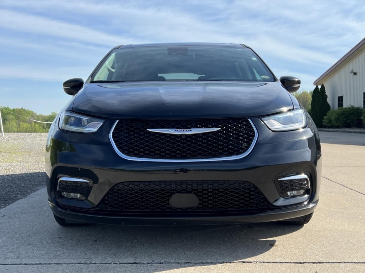 2023 BLACK /Black Leather Chrysler Pacifica Touring-L (2C4RC1BGXPR) with an 3.6L V6 engine, Automatic transmission, located at 506 S. Kingshighway, Cape Girardeau, MO, 63703, (573) 235-5000, 37.294994, -89.556206 - 2023 Chrysler Pacifica Touring L 1-Owner 88xxx miles Front Wheel Drive 3.6L V6 Automatic Leather 3rd Row Backup Camera Heated Seats Heated Steering Wheel Power Driver Seat Bluetooth Remote Start Cruise Power Windows/Locks/Mirrors We have financing available and we accept trades! Fill - Photo#13