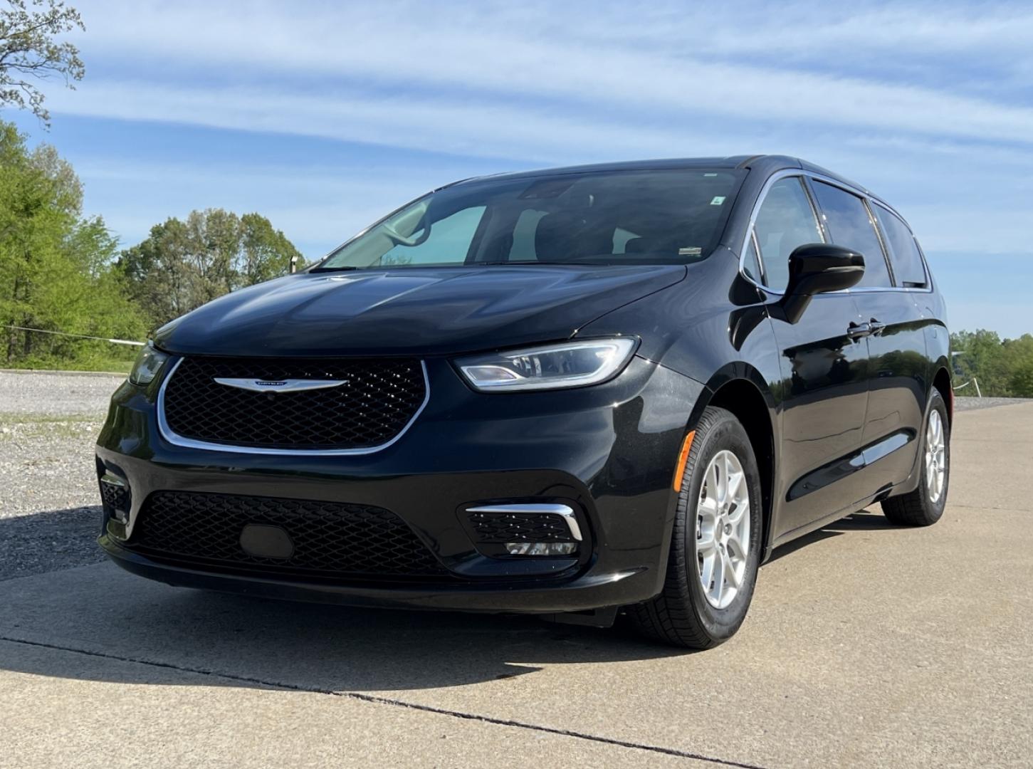 2023 BLACK /Black Leather Chrysler Pacifica Touring-L (2C4RC1BGXPR) with an 3.6L V6 engine, Automatic transmission, located at 506 S. Kingshighway, Cape Girardeau, MO, 63703, (573) 235-5000, 37.294994, -89.556206 - 2023 Chrysler Pacifica Touring L 1-Owner 88xxx miles Front Wheel Drive 3.6L V6 Automatic Leather 3rd Row Backup Camera Heated Seats Heated Steering Wheel Power Driver Seat Bluetooth Remote Start Cruise Power Windows/Locks/Mirrors We have financing available and we accept trades! Fill - Photo#7