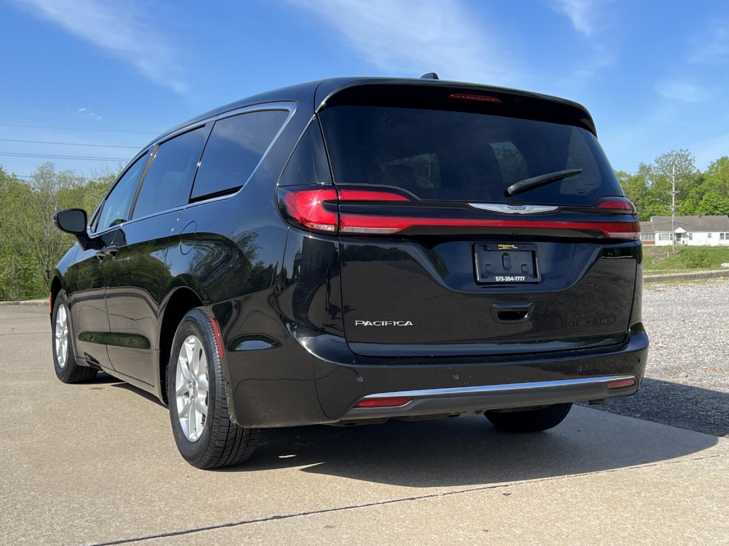 2023 BLACK /Black Leather Chrysler Pacifica Touring-L (2C4RC1BGXPR) with an 3.6L V6 engine, Automatic transmission, located at 506 S. Kingshighway, Cape Girardeau, MO, 63703, (573) 235-5000, 37.294994, -89.556206 - 2023 Chrysler Pacifica Touring L 1-Owner 88xxx miles Front Wheel Drive 3.6L V6 Automatic Leather 3rd Row Backup Camera Heated Seats Heated Steering Wheel Power Driver Seat Bluetooth Remote Start Cruise Power Windows/Locks/Mirrors We have financing available and we accept trades! Fill - Photo#11