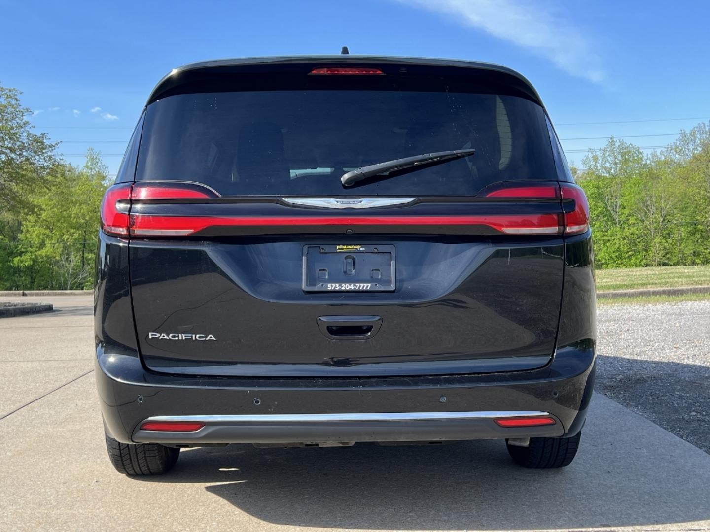 2023 BLACK /Black Leather Chrysler Pacifica Touring-L (2C4RC1BGXPR) with an 3.6L V6 engine, Automatic transmission, located at 506 S. Kingshighway, Cape Girardeau, MO, 63703, (573) 235-5000, 37.294994, -89.556206 - 2023 Chrysler Pacifica Touring L 1-Owner 88xxx miles Front Wheel Drive 3.6L V6 Automatic Leather 3rd Row Backup Camera Heated Seats Heated Steering Wheel Power Driver Seat Bluetooth Remote Start Cruise Power Windows/Locks/Mirrors We have financing available and we accept trades! Fill - Photo#12