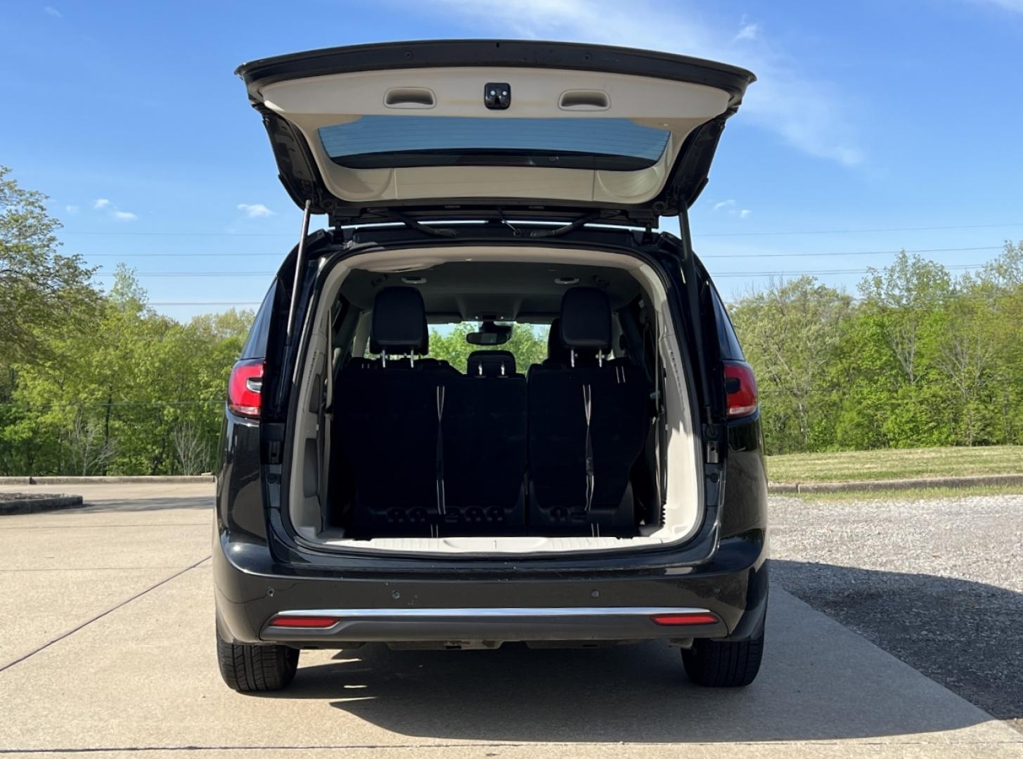 2023 BLACK /Black Leather Chrysler Pacifica Touring-L (2C4RC1BGXPR) with an 3.6L V6 engine, Automatic transmission, located at 506 S. Kingshighway, Cape Girardeau, MO, 63703, (573) 235-5000, 37.294994, -89.556206 - 2023 Chrysler Pacifica Touring L 1-Owner 88xxx miles Front Wheel Drive 3.6L V6 Automatic Leather 3rd Row Backup Camera Heated Seats Heated Steering Wheel Power Driver Seat Bluetooth Remote Start Cruise Power Windows/Locks/Mirrors We have financing available and we accept trades! Fill - Photo#21