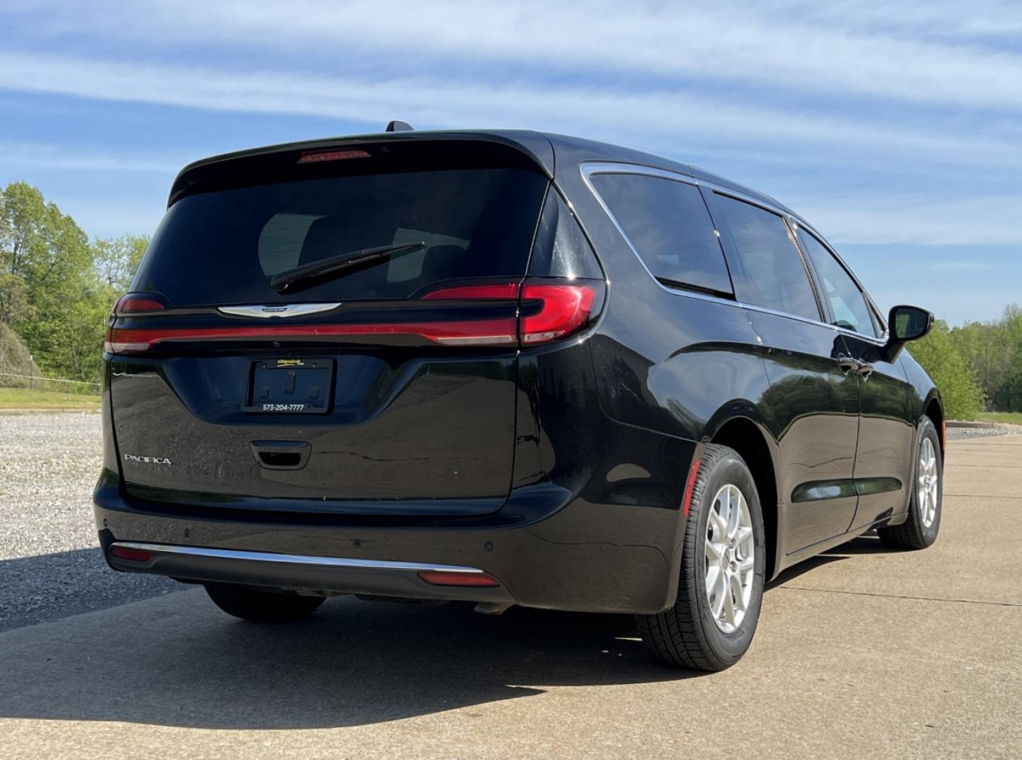 2023 BLACK /Black Leather Chrysler Pacifica Touring-L (2C4RC1BGXPR) with an 3.6L V6 engine, Automatic transmission, located at 506 S. Kingshighway, Cape Girardeau, MO, 63703, (573) 235-5000, 37.294994, -89.556206 - 2023 Chrysler Pacifica Touring L 1-Owner 88xxx miles Front Wheel Drive 3.6L V6 Automatic Leather 3rd Row Backup Camera Heated Seats Heated Steering Wheel Power Driver Seat Bluetooth Remote Start Cruise Power Windows/Locks/Mirrors We have financing available and we accept trades! Fill - Photo#10