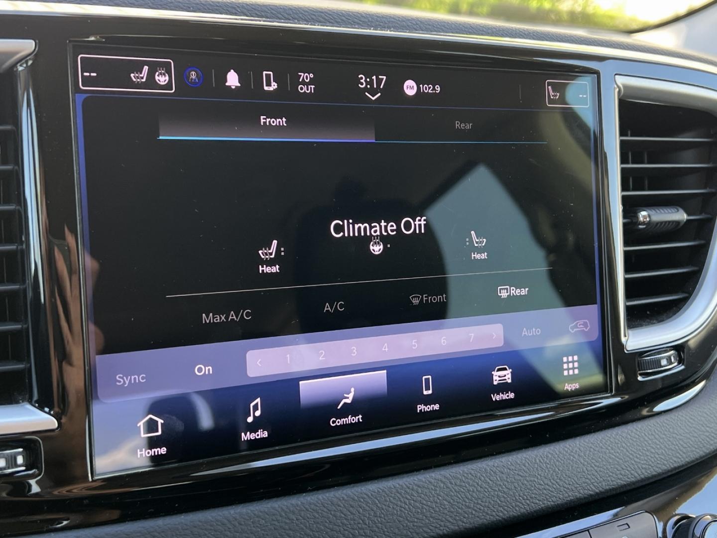 2022 BLUE /Black Leather Chrysler Pacifica Touring-L (2C4RC1BG9NR) with an 3.6L V6 engine, Automatic transmission, located at 2990 Old Orchard Rd., Jackson, MO, 63755, 37.354214, -89.612106 - 2022 Chrysler Pacifica Touring L 1-Owner 95xxx miles Front Wheel Drive 3.6L V6 Automatic Leather 3rd Row Stow 'N Go Backup Camera Power Driver Seat Heated Seats Heated Steering Wheel Bluetooth Remote Start Cruise Power Windows/Locks/Mirrors We have financing available and we accept - Photo#3
