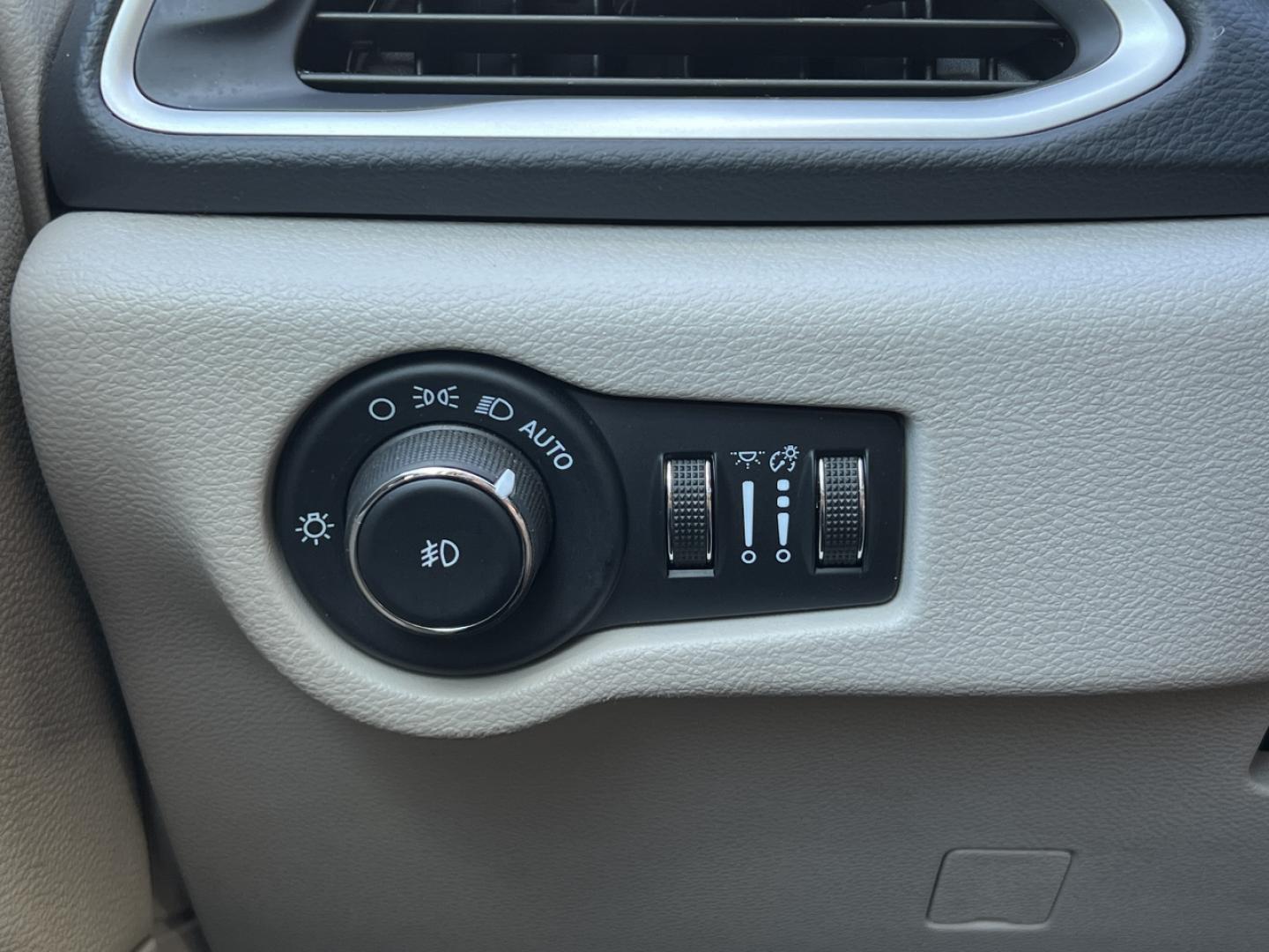 2022 BLUE /Black Leather Chrysler Pacifica Touring-L (2C4RC1BG9NR) with an 3.6L V6 engine, Automatic transmission, located at 2990 Old Orchard Rd., Jackson, MO, 63755, 37.354214, -89.612106 - 2022 Chrysler Pacifica Touring L 1-Owner 95xxx miles Front Wheel Drive 3.6L V6 Automatic Leather 3rd Row Stow 'N Go Backup Camera Power Driver Seat Heated Seats Heated Steering Wheel Bluetooth Remote Start Cruise Power Windows/Locks/Mirrors We have financing available and we accept - Photo#32