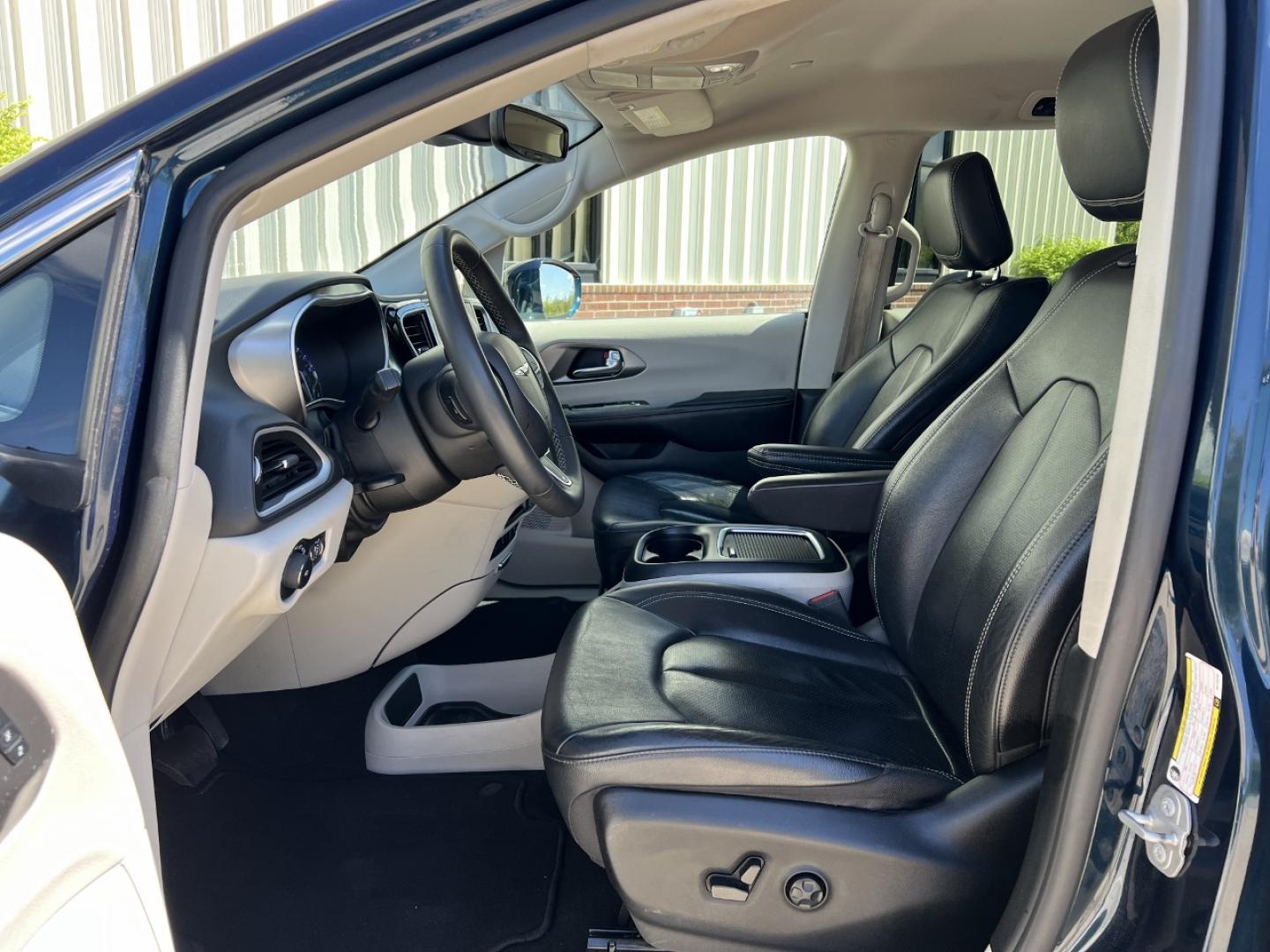 2022 BLUE /Black Leather Chrysler Pacifica Touring-L (2C4RC1BG9NR) with an 3.6L V6 engine, Automatic transmission, located at 2990 Old Orchard Rd., Jackson, MO, 63755, 37.354214, -89.612106 - 2022 Chrysler Pacifica Touring L 1-Owner 95xxx miles Front Wheel Drive 3.6L V6 Automatic Leather 3rd Row Stow 'N Go Backup Camera Power Driver Seat Heated Seats Heated Steering Wheel Bluetooth Remote Start Cruise Power Windows/Locks/Mirrors We have financing available and we accept - Photo#14