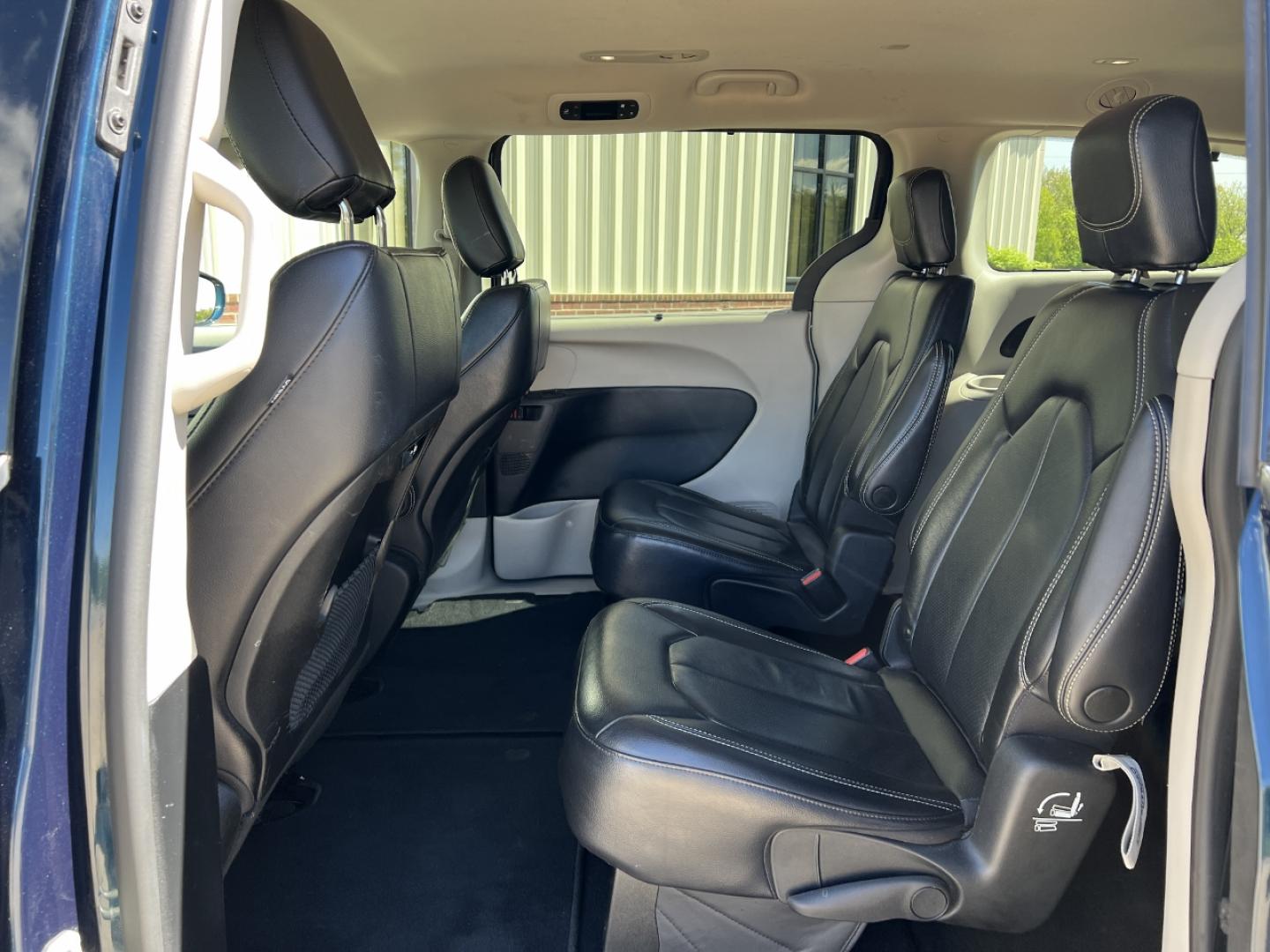 2022 BLUE /Black Leather Chrysler Pacifica Touring-L (2C4RC1BG9NR) with an 3.6L V6 engine, Automatic transmission, located at 2990 Old Orchard Rd., Jackson, MO, 63755, 37.354214, -89.612106 - 2022 Chrysler Pacifica Touring L 1-Owner 95xxx miles Front Wheel Drive 3.6L V6 Automatic Leather 3rd Row Stow 'N Go Backup Camera Power Driver Seat Heated Seats Heated Steering Wheel Bluetooth Remote Start Cruise Power Windows/Locks/Mirrors We have financing available and we accept - Photo#17