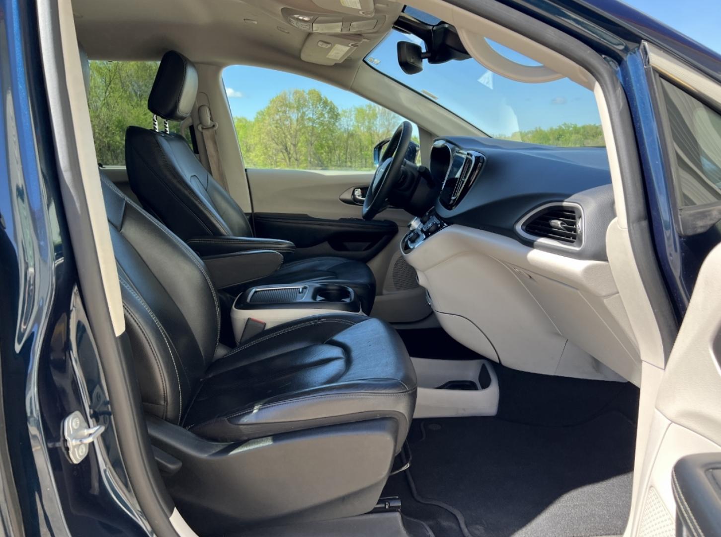 2022 BLUE /Black Leather Chrysler Pacifica Touring-L (2C4RC1BG9NR) with an 3.6L V6 engine, Automatic transmission, located at 2990 Old Orchard Rd., Jackson, MO, 63755, 37.354214, -89.612106 - 2022 Chrysler Pacifica Touring L 1-Owner 95xxx miles Front Wheel Drive 3.6L V6 Automatic Leather 3rd Row Stow 'N Go Backup Camera Power Driver Seat Heated Seats Heated Steering Wheel Bluetooth Remote Start Cruise Power Windows/Locks/Mirrors We have financing available and we accept - Photo#16