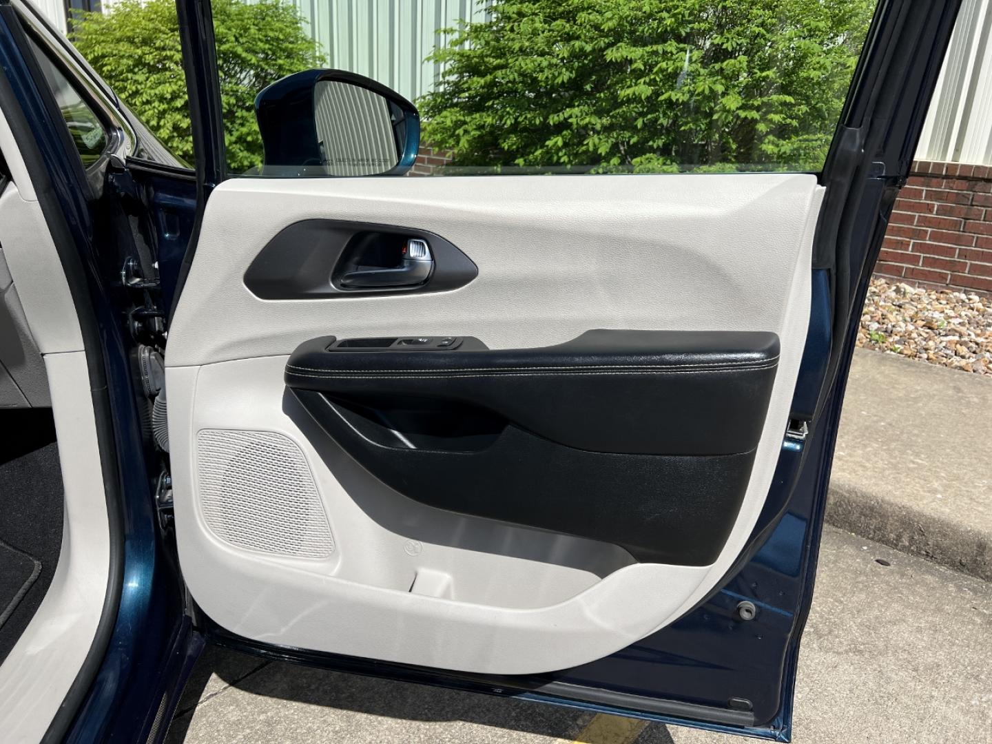2022 BLUE /Black Leather Chrysler Pacifica Touring-L (2C4RC1BG9NR) with an 3.6L V6 engine, Automatic transmission, located at 2990 Old Orchard Rd., Jackson, MO, 63755, 37.354214, -89.612106 - 2022 Chrysler Pacifica Touring L 1-Owner 95xxx miles Front Wheel Drive 3.6L V6 Automatic Leather 3rd Row Stow 'N Go Backup Camera Power Driver Seat Heated Seats Heated Steering Wheel Bluetooth Remote Start Cruise Power Windows/Locks/Mirrors We have financing available and we accept - Photo#15