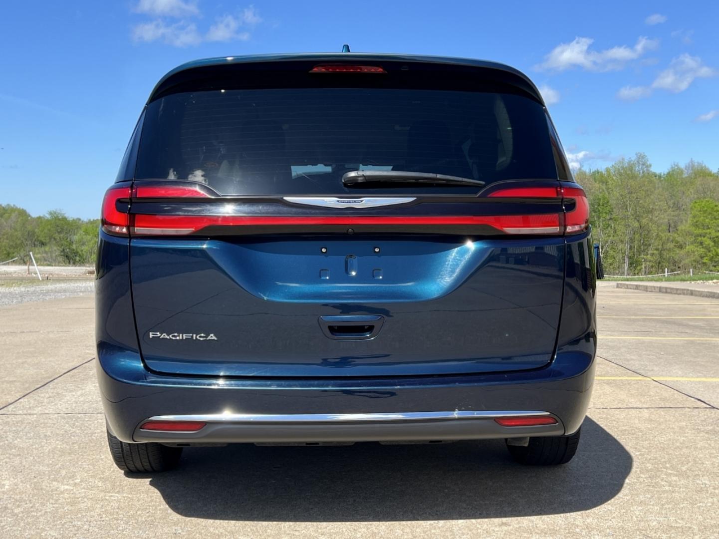 2022 BLUE /Black Leather Chrysler Pacifica Touring-L (2C4RC1BG9NR) with an 3.6L V6 engine, Automatic transmission, located at 2990 Old Orchard Rd., Jackson, MO, 63755, 37.354214, -89.612106 - 2022 Chrysler Pacifica Touring L 1-Owner 95xxx miles Front Wheel Drive 3.6L V6 Automatic Leather 3rd Row Stow 'N Go Backup Camera Power Driver Seat Heated Seats Heated Steering Wheel Bluetooth Remote Start Cruise Power Windows/Locks/Mirrors We have financing available and we accept - Photo#11