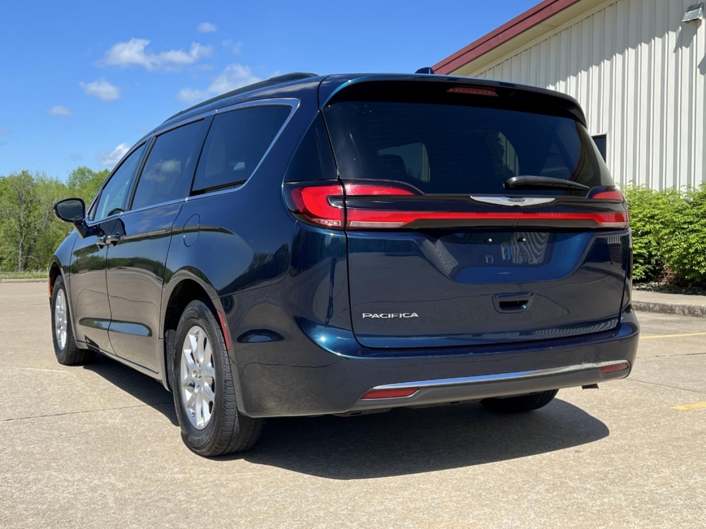 2022 BLUE /Black Leather Chrysler Pacifica Touring-L (2C4RC1BG9NR) with an 3.6L V6 engine, Automatic transmission, located at 2990 Old Orchard Rd., Jackson, MO, 63755, 37.354214, -89.612106 - 2022 Chrysler Pacifica Touring L 1-Owner 95xxx miles Front Wheel Drive 3.6L V6 Automatic Leather 3rd Row Stow 'N Go Backup Camera Power Driver Seat Heated Seats Heated Steering Wheel Bluetooth Remote Start Cruise Power Windows/Locks/Mirrors We have financing available and we accept - Photo#10