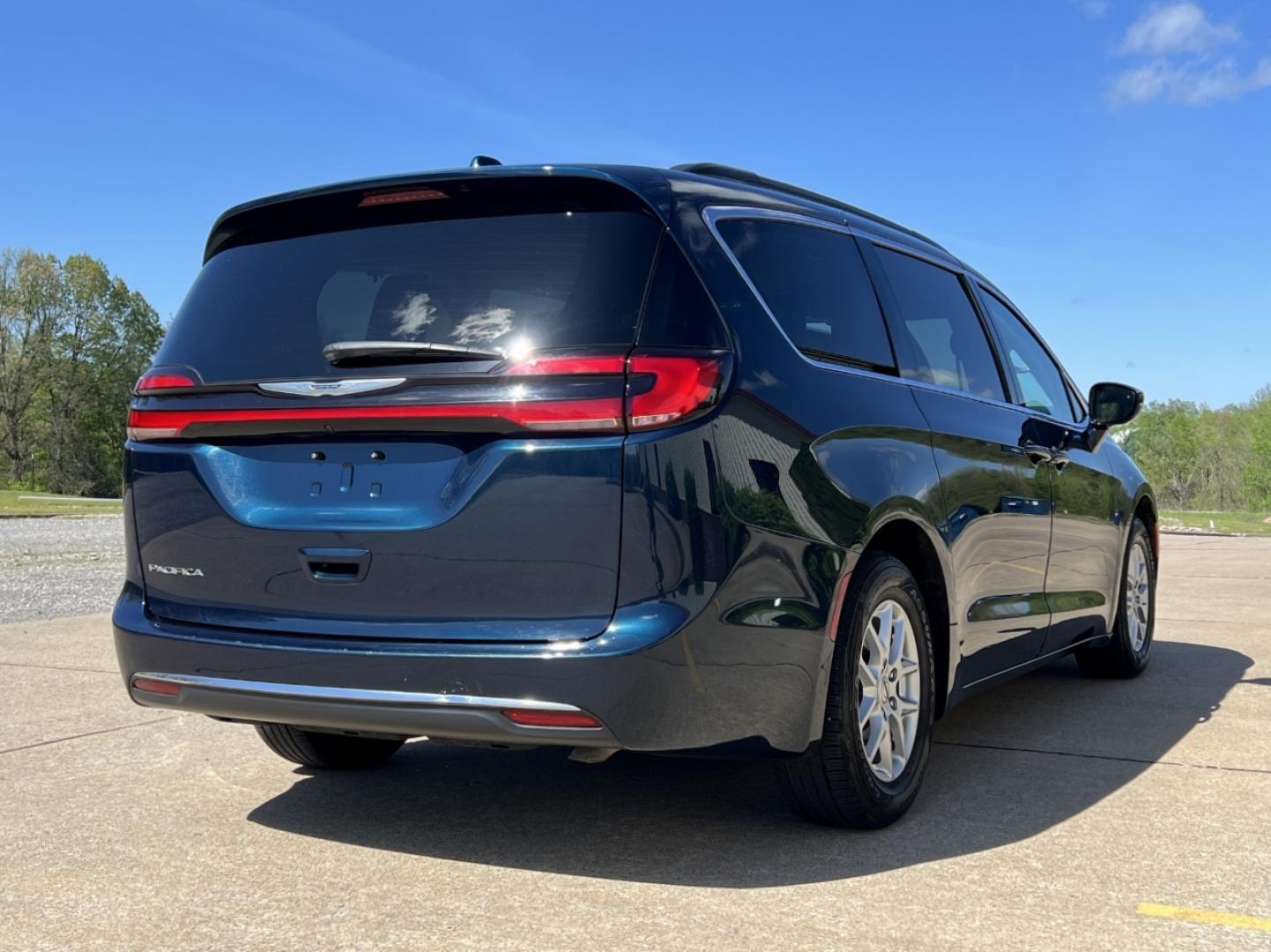 2022 BLUE /Black Leather Chrysler Pacifica Touring-L (2C4RC1BG9NR) with an 3.6L V6 engine, Automatic transmission, located at 2990 Old Orchard Rd., Jackson, MO, 63755, 37.354214, -89.612106 - 2022 Chrysler Pacifica Touring L 1-Owner 95xxx miles Front Wheel Drive 3.6L V6 Automatic Leather 3rd Row Stow 'N Go Backup Camera Power Driver Seat Heated Seats Heated Steering Wheel Bluetooth Remote Start Cruise Power Windows/Locks/Mirrors We have financing available and we accept - Photo#9