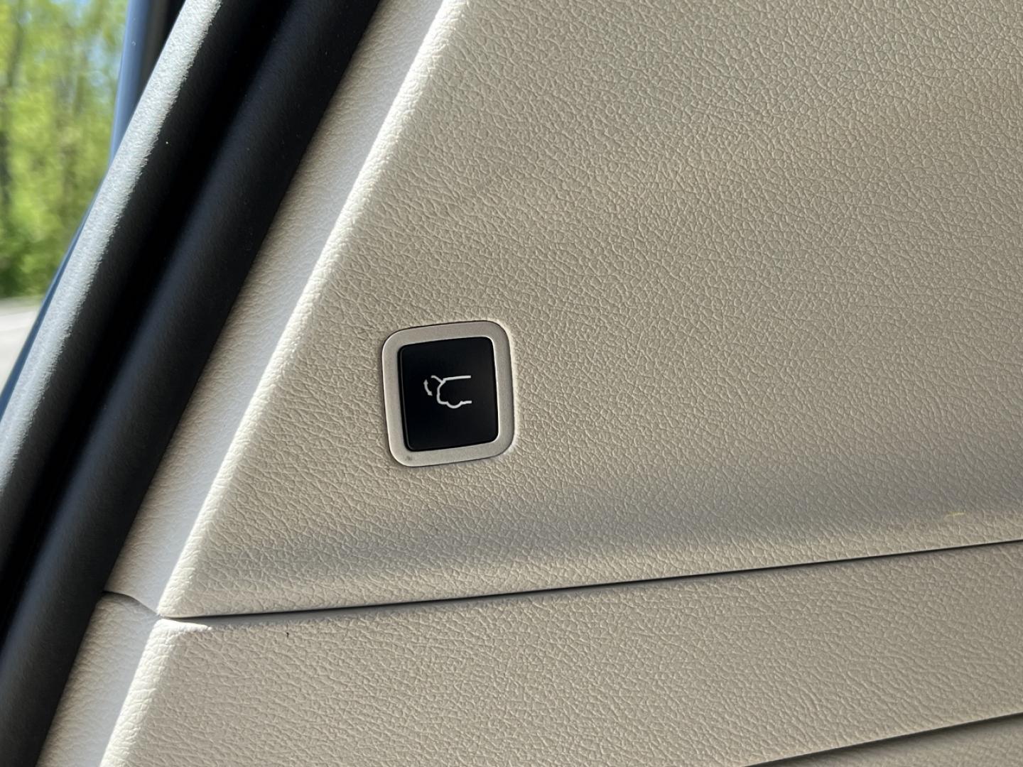 2022 BLUE /Black Leather Chrysler Pacifica Touring-L (2C4RC1BG9NR) with an 3.6L V6 engine, Automatic transmission, located at 2990 Old Orchard Rd., Jackson, MO, 63755, 37.354214, -89.612106 - 2022 Chrysler Pacifica Touring L 1-Owner 95xxx miles Front Wheel Drive 3.6L V6 Automatic Leather 3rd Row Stow 'N Go Backup Camera Power Driver Seat Heated Seats Heated Steering Wheel Bluetooth Remote Start Cruise Power Windows/Locks/Mirrors We have financing available and we accept - Photo#22