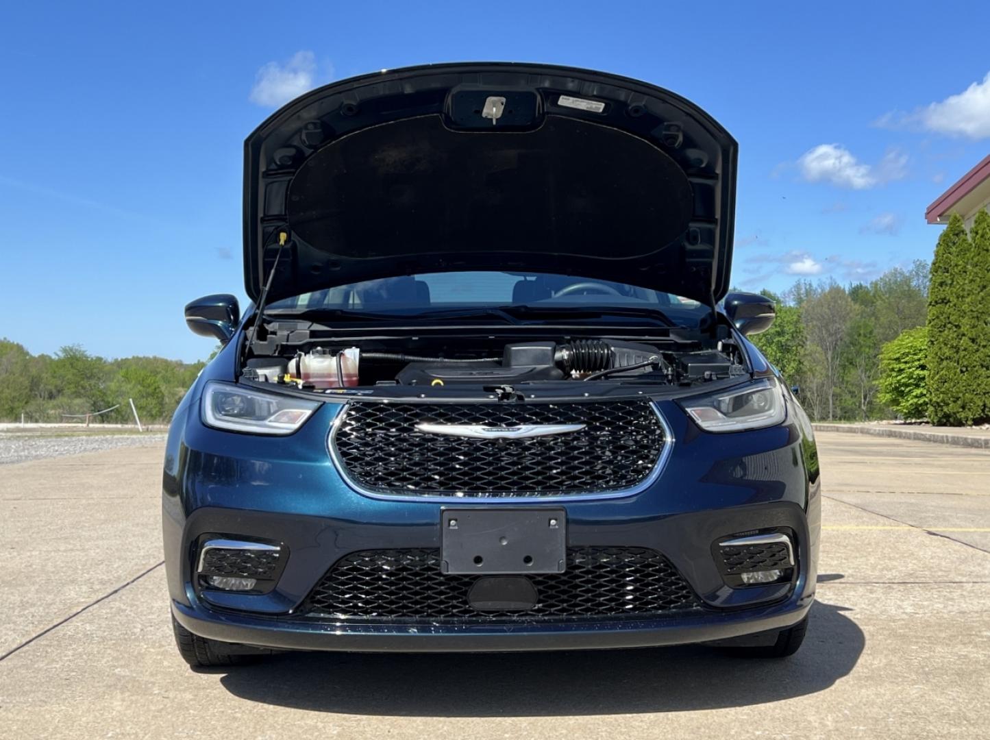 2022 BLUE /Black Leather Chrysler Pacifica Touring-L (2C4RC1BG9NR) with an 3.6L V6 engine, Automatic transmission, located at 2990 Old Orchard Rd., Jackson, MO, 63755, 37.354214, -89.612106 - 2022 Chrysler Pacifica Touring L 1-Owner 95xxx miles Front Wheel Drive 3.6L V6 Automatic Leather 3rd Row Stow 'N Go Backup Camera Power Driver Seat Heated Seats Heated Steering Wheel Bluetooth Remote Start Cruise Power Windows/Locks/Mirrors We have financing available and we accept - Photo#39
